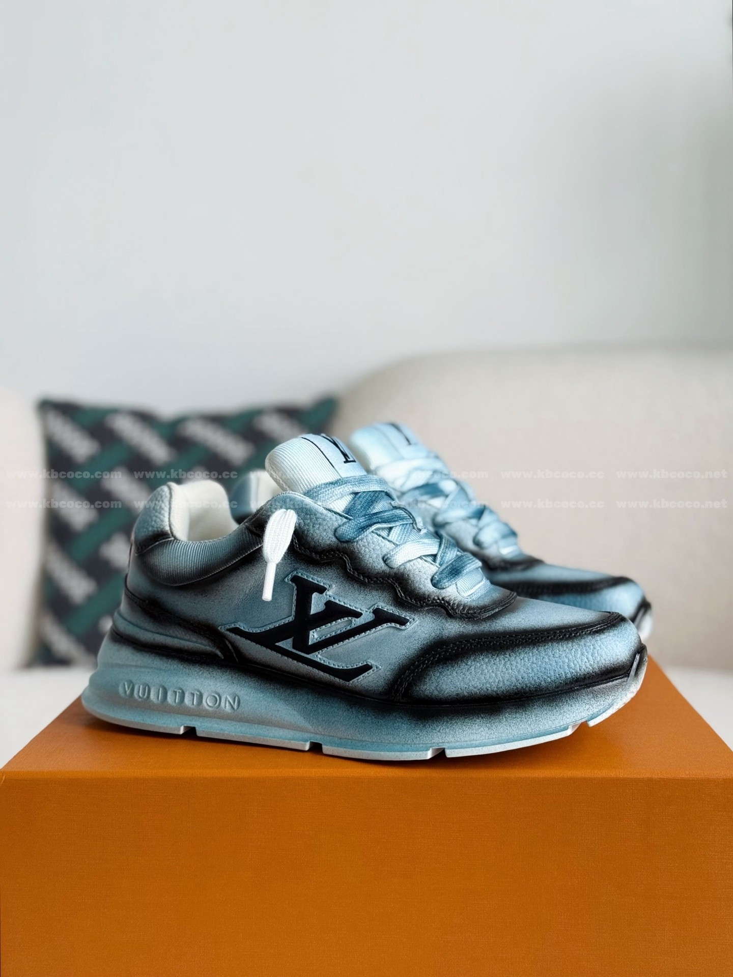 【#5861】 LOUIS VUITTON CLASSIC CASUAL SHOES