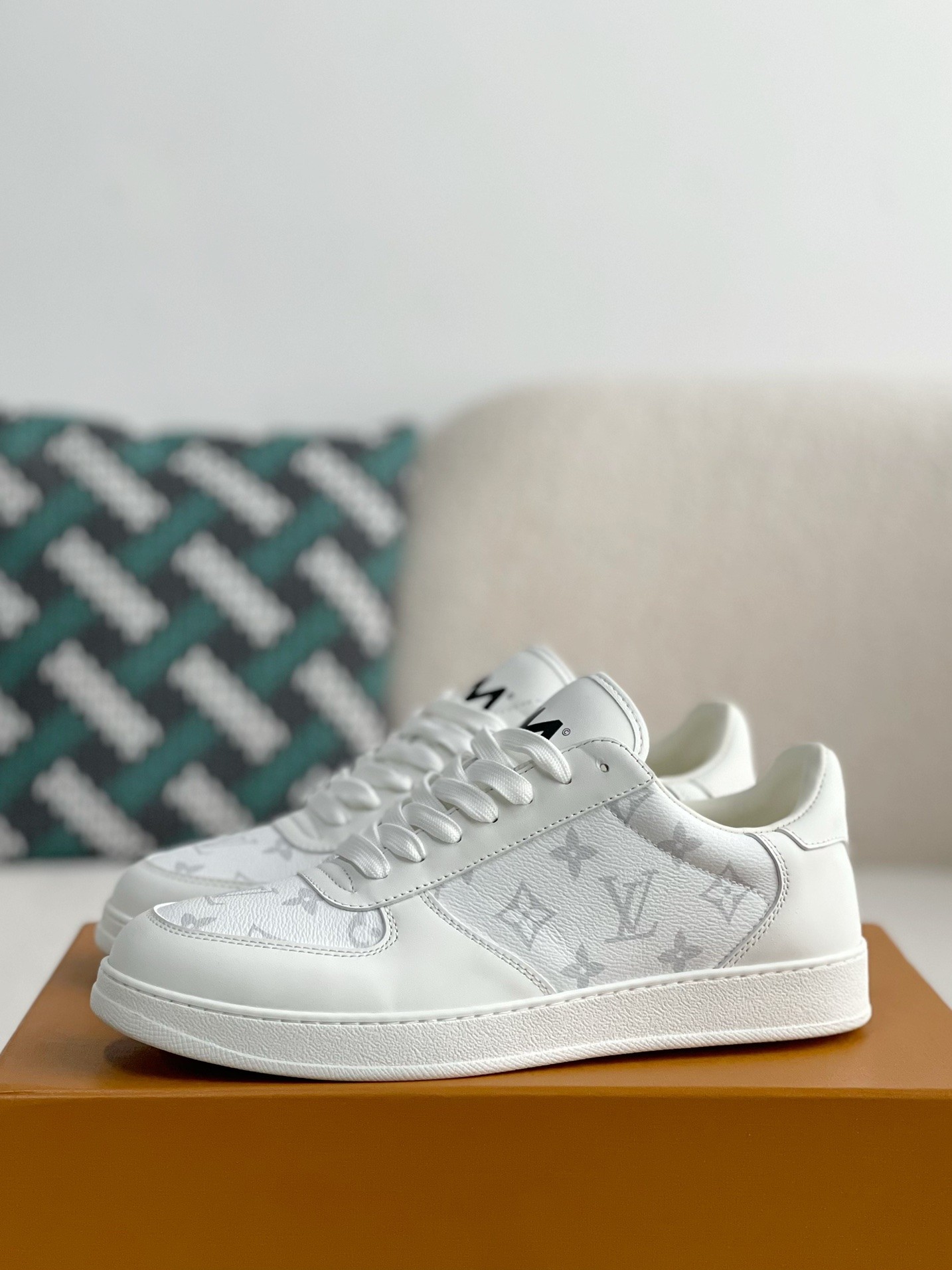 LOUIS VUITTON RIVOLI SNEAKERS