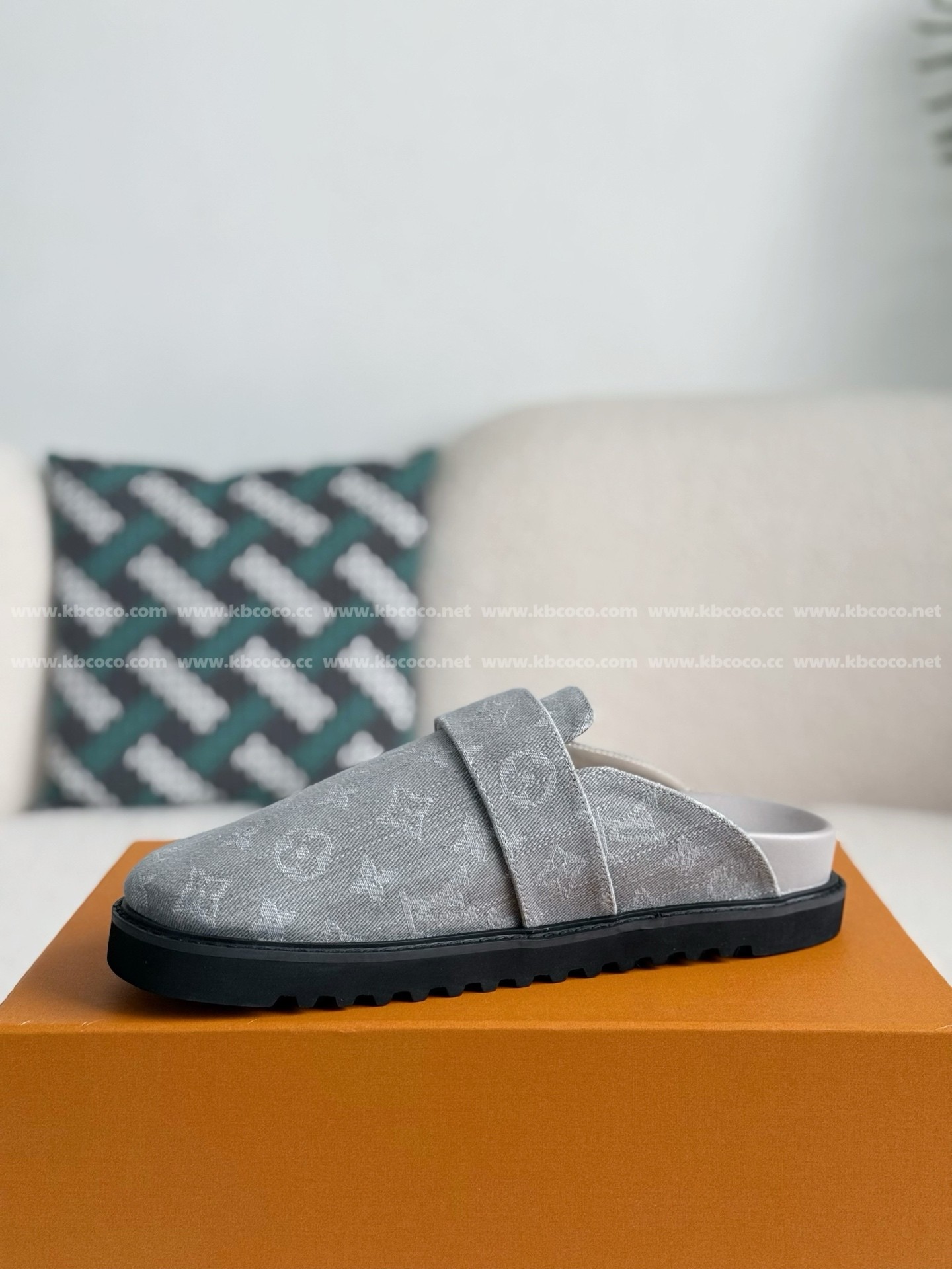 【#5225】 LOUIS VUITTON SANDALS
