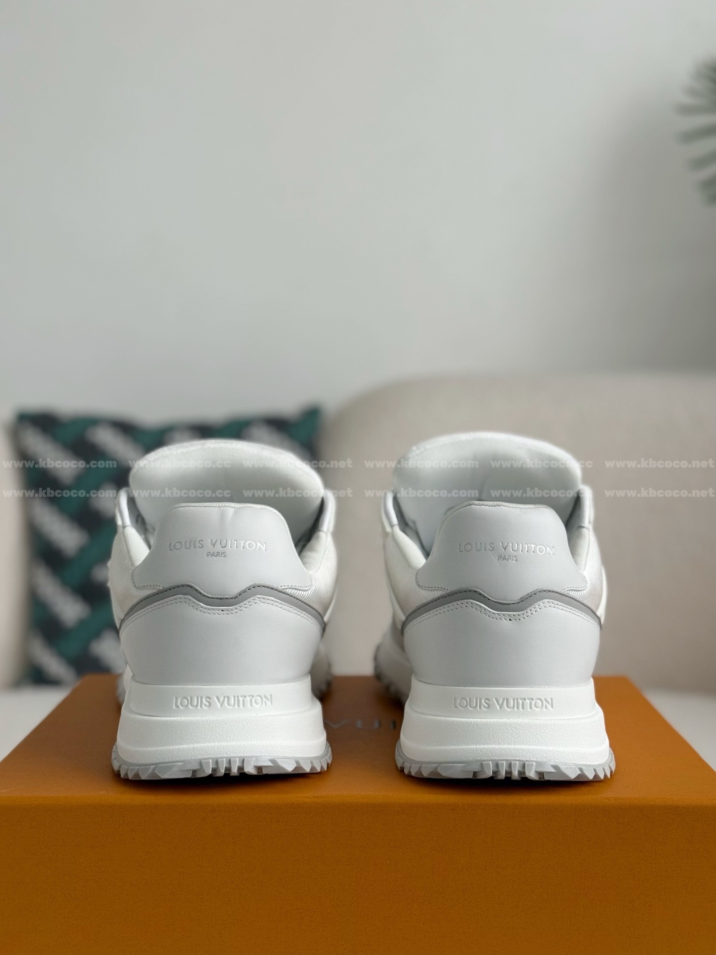 【#5677】LOUIS VUITTON RUN AWAYCASUAL SHOES