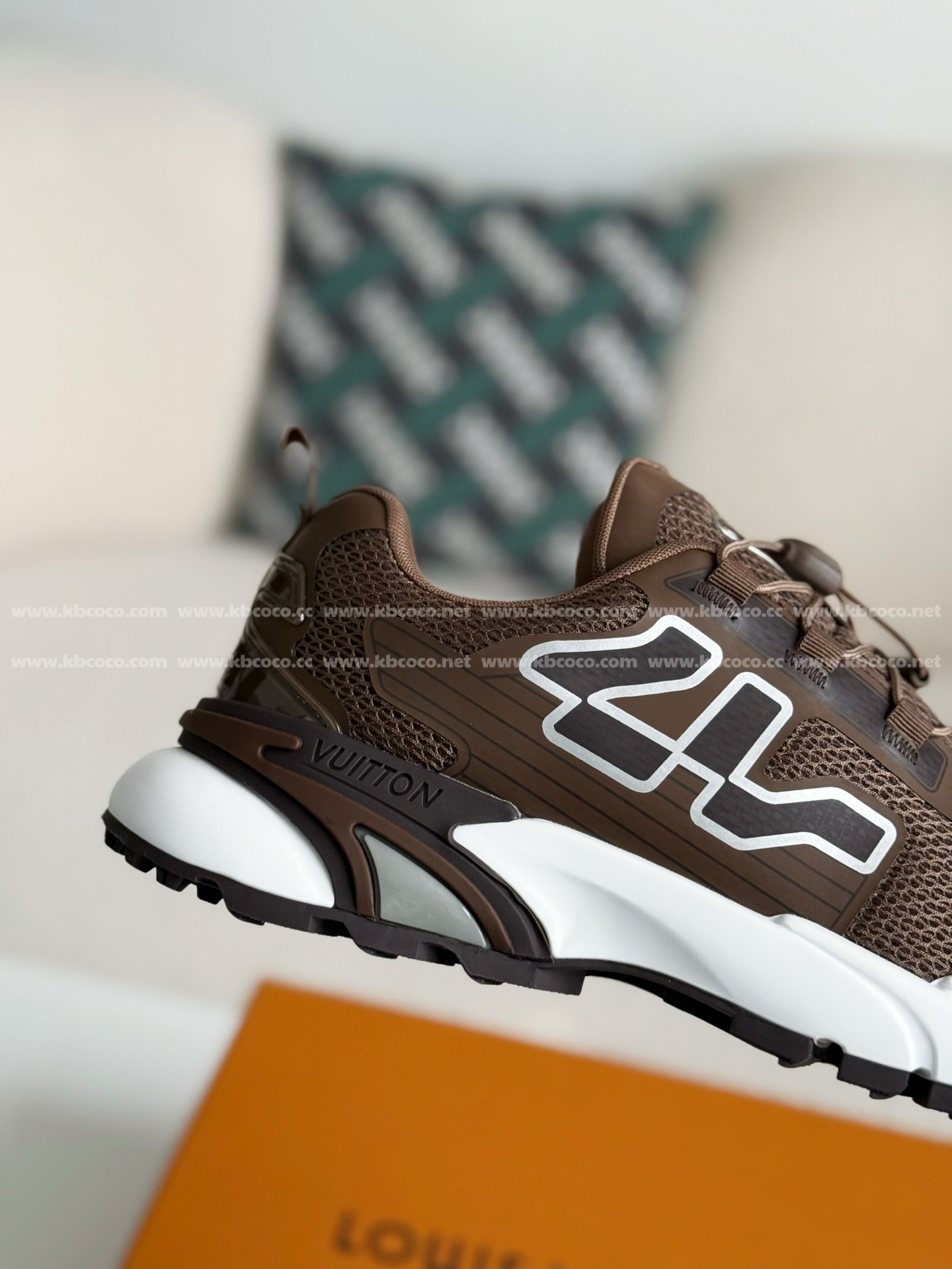 【#5228】 LOUIS VUITTON RUNNER TATIC CASUAL SHOES