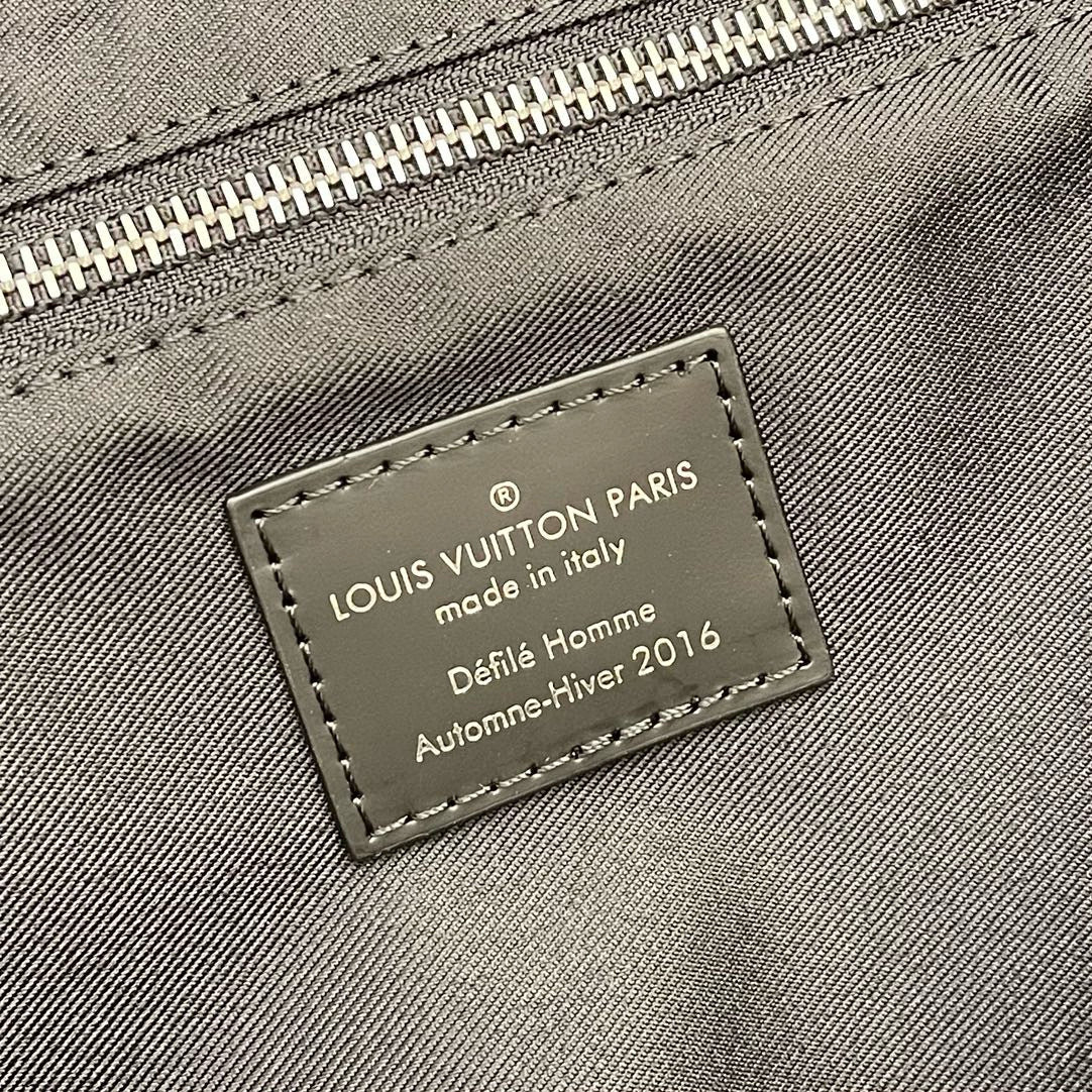 LOUIS VUITTON VOYAGER Postman bag/Top Quality M40511