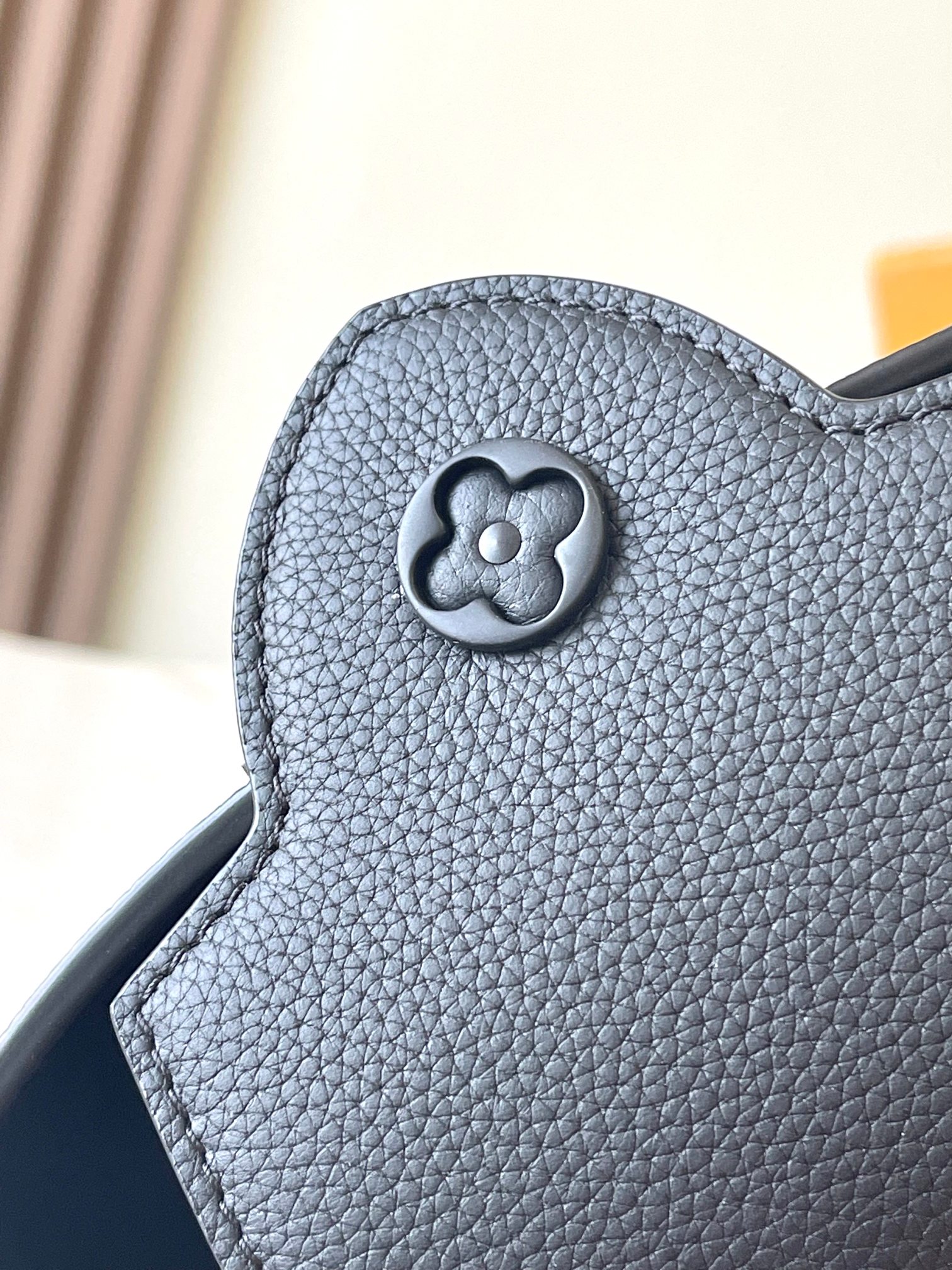 LOUIS VUITTON Capucines EAST WEST Handbag/Top Quality M23955