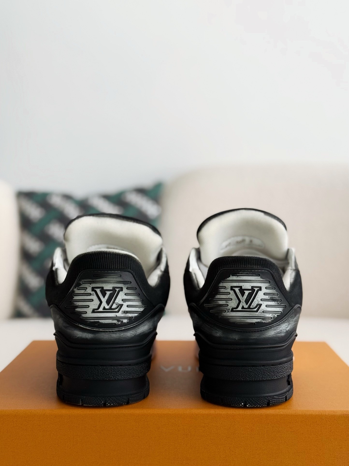 [#3894]LOUIS VUITTON TRAINER SNEAKERS