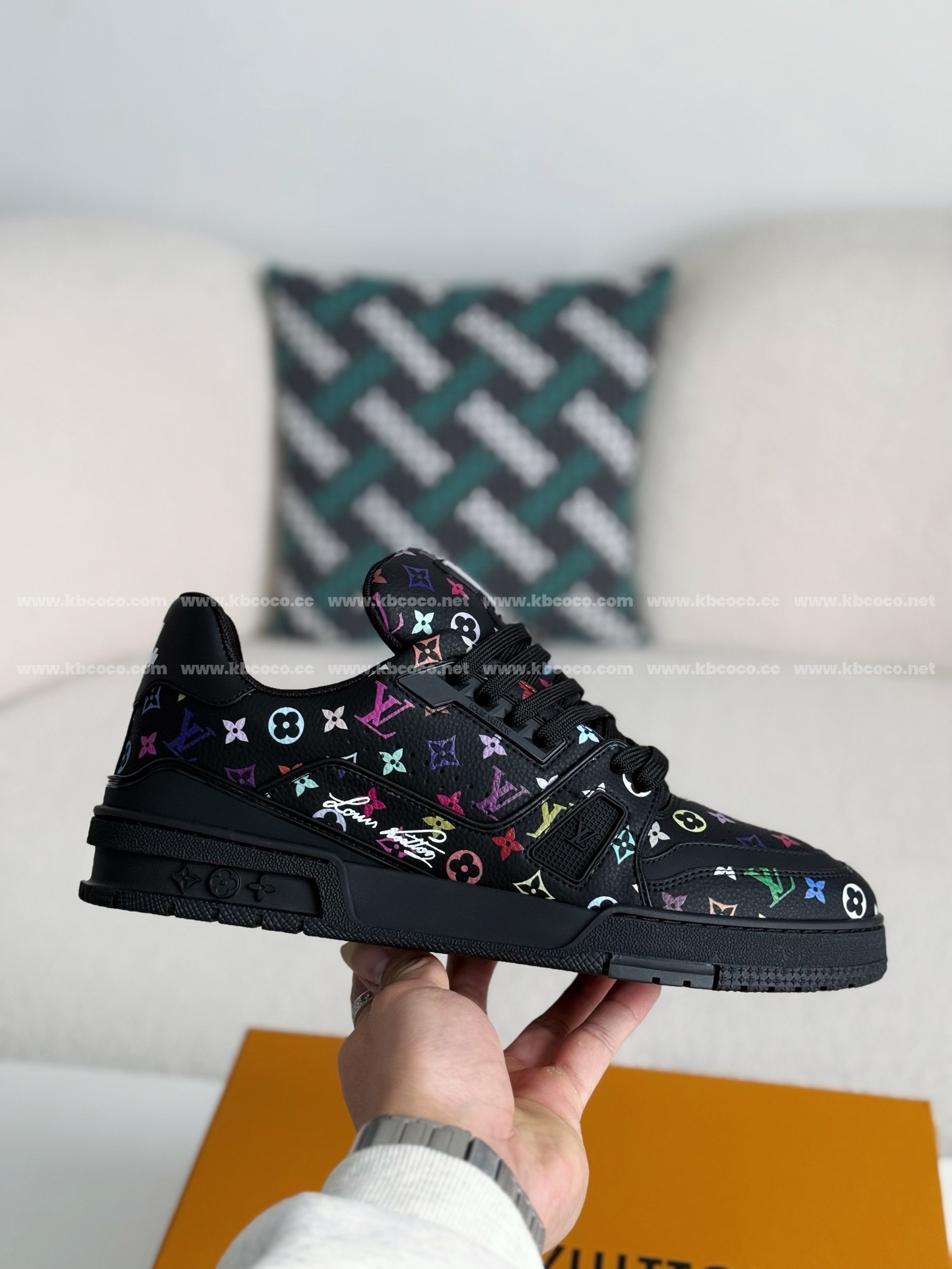 【#4230】 LOUIS VUITTON SNEAKERS