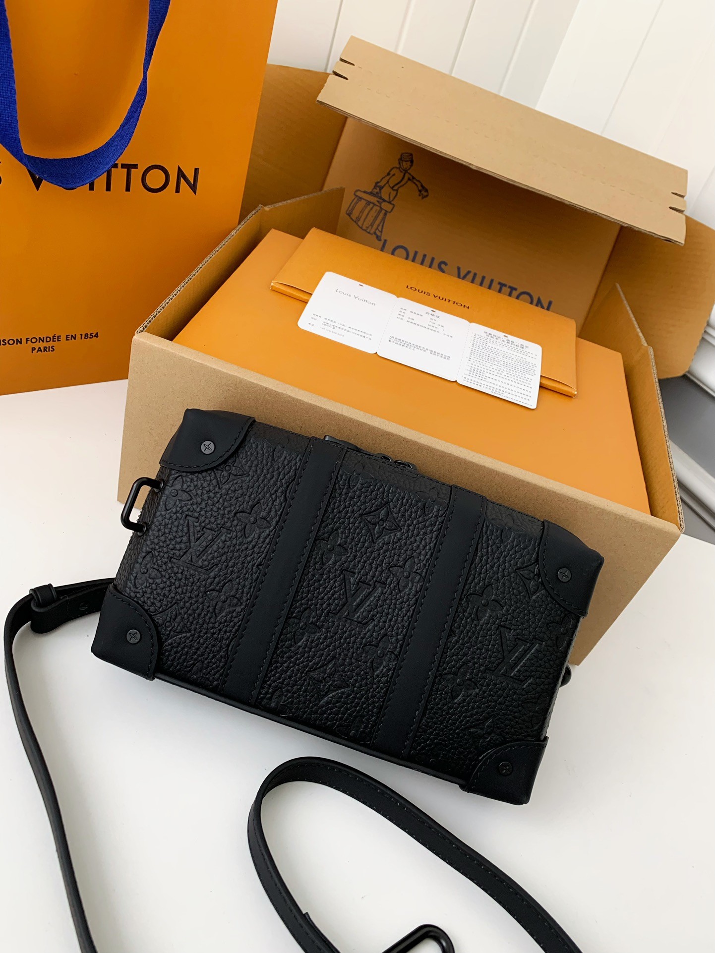 Louis Vuitton's new Sac Plat HorizontaZippé men's black flower briefcase M80224