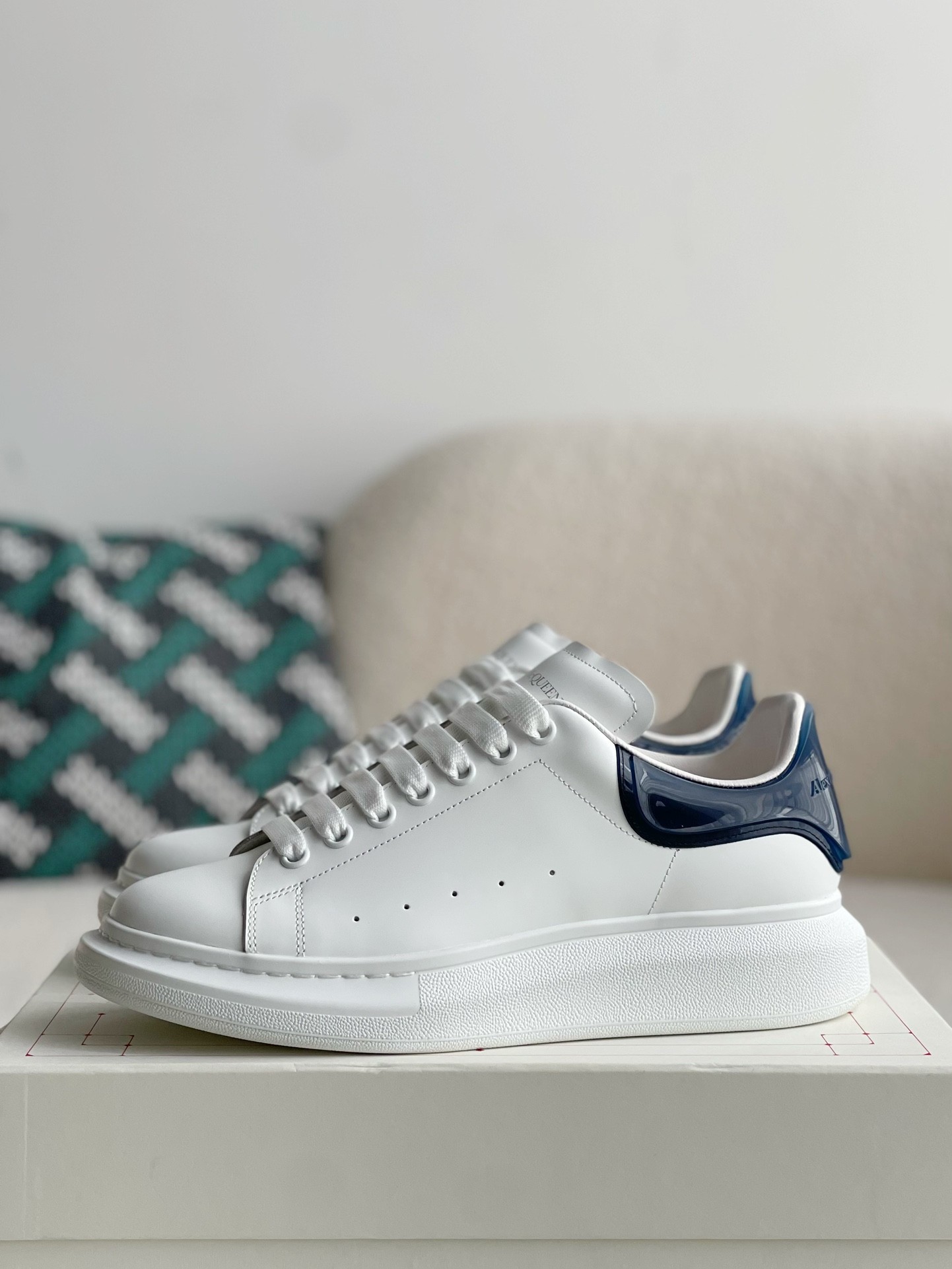 Alexander McQueen MQ jelly Dark BlueTail Sneakers