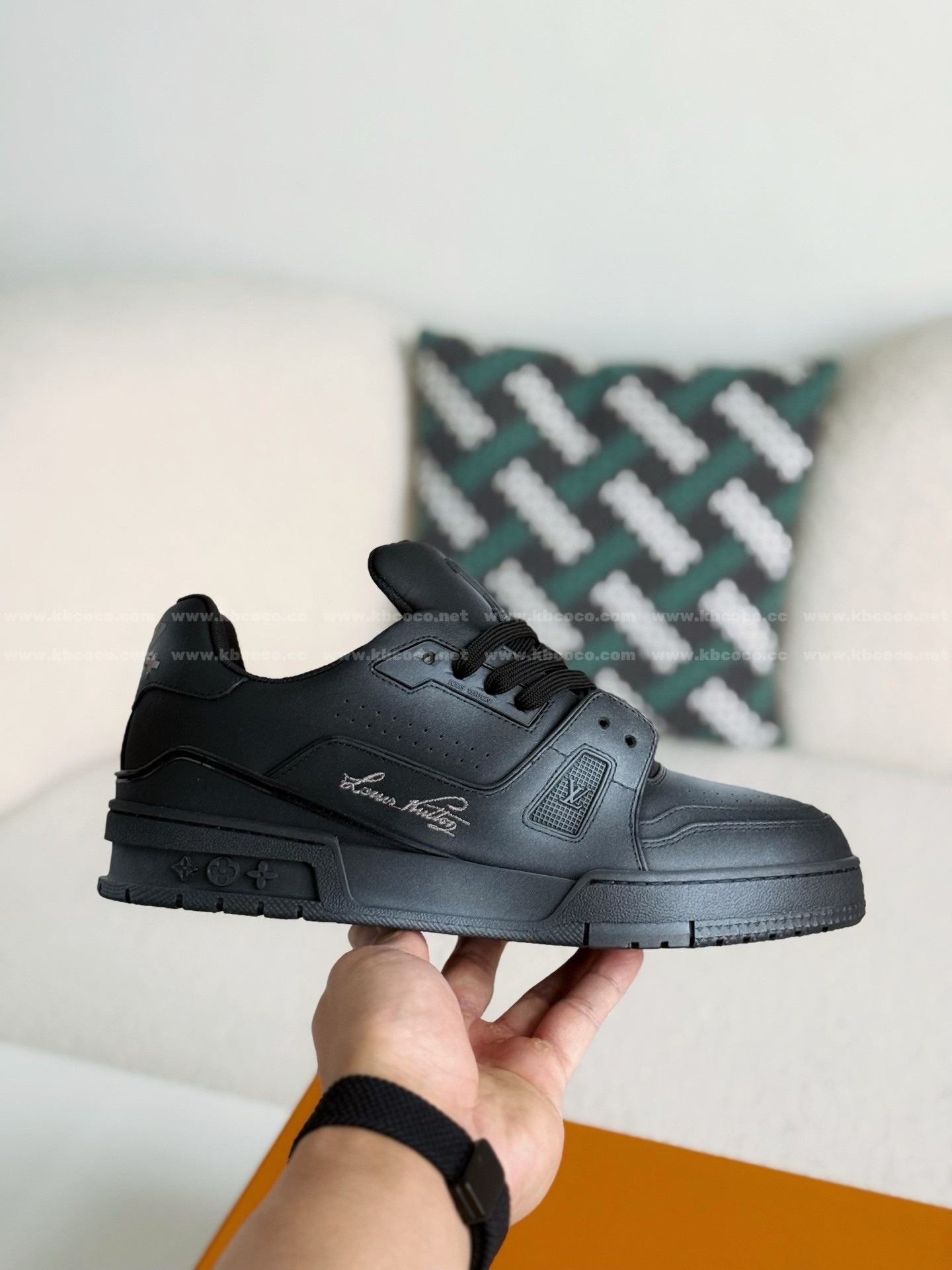 【#5874】 LOUIS VUITTON TRAINER SNEAKERS