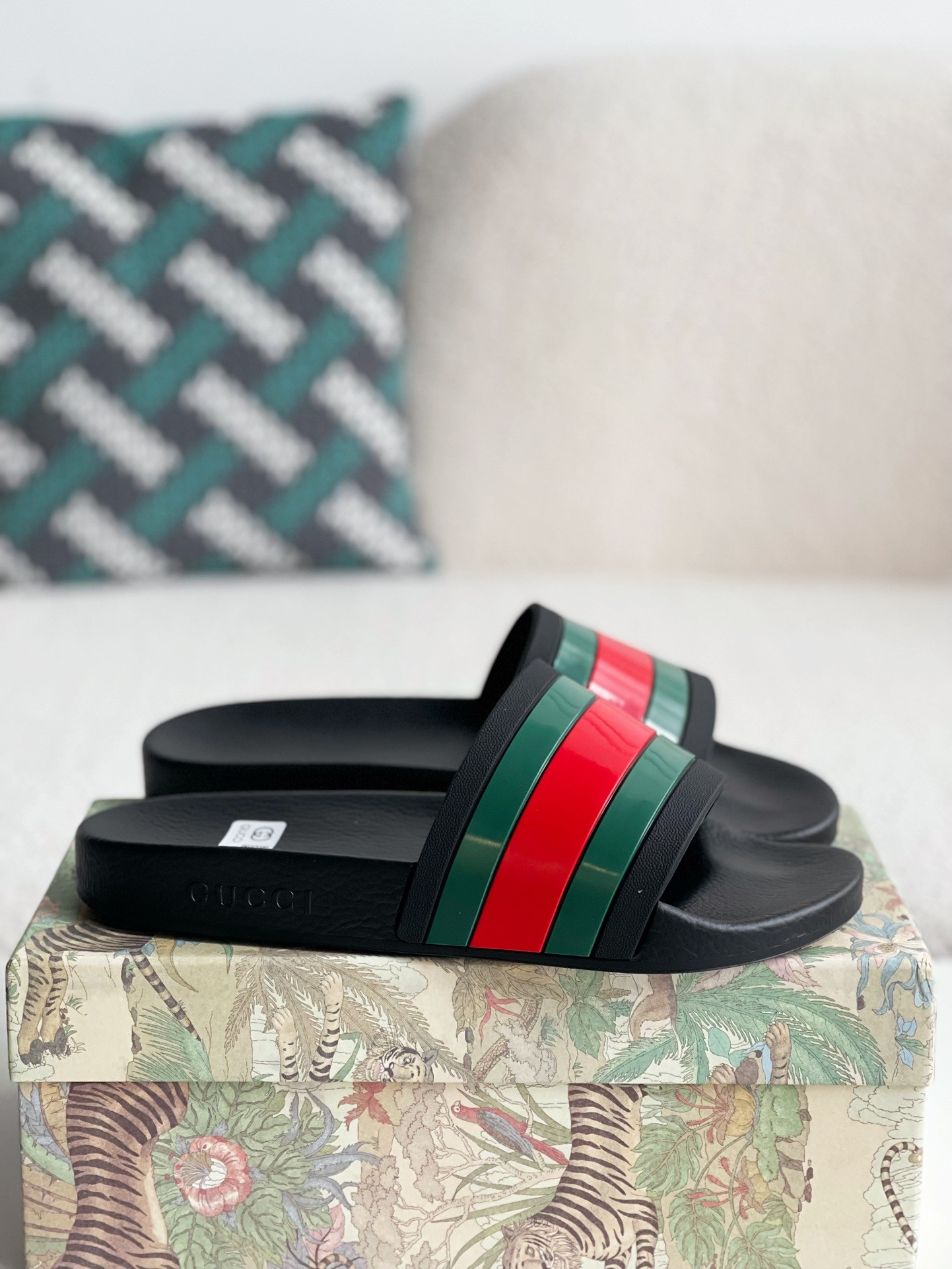 Gucci slippers
