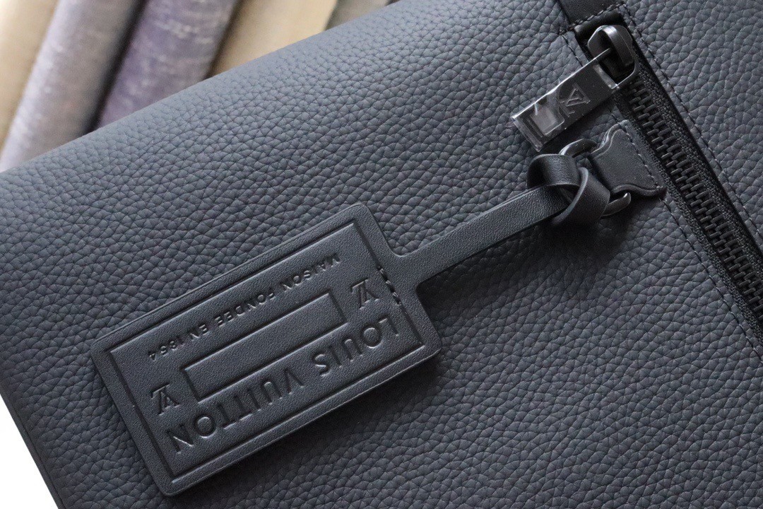 LOUIS VUITTON logo calfskin protectivecase clutch M69837 Top quality