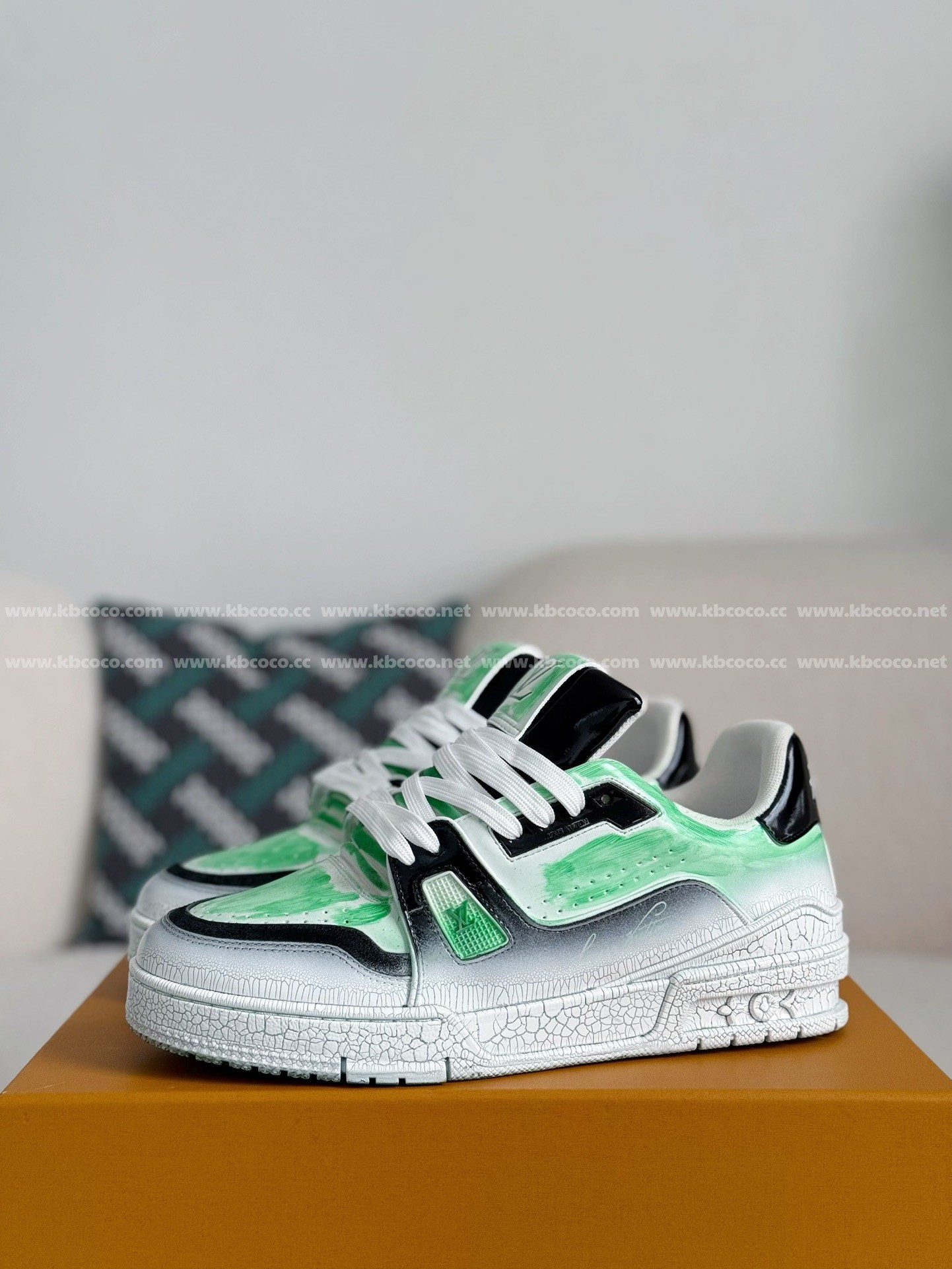 【#4489】 LOUIS VUITTON TRAINER SNEAKERS