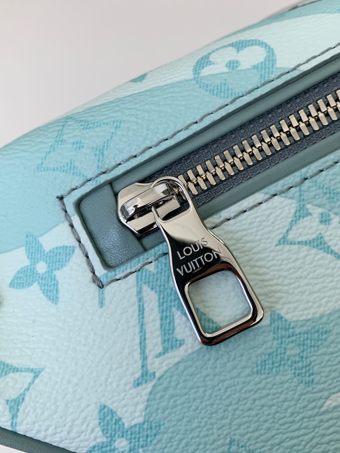 Louis Vuitton 2023 New DISCOVERY Water Drop Green Waistpack M22765