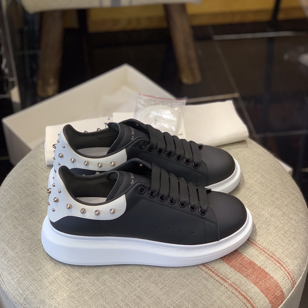 Alexander McQueen MQ Black Point tailSneakers