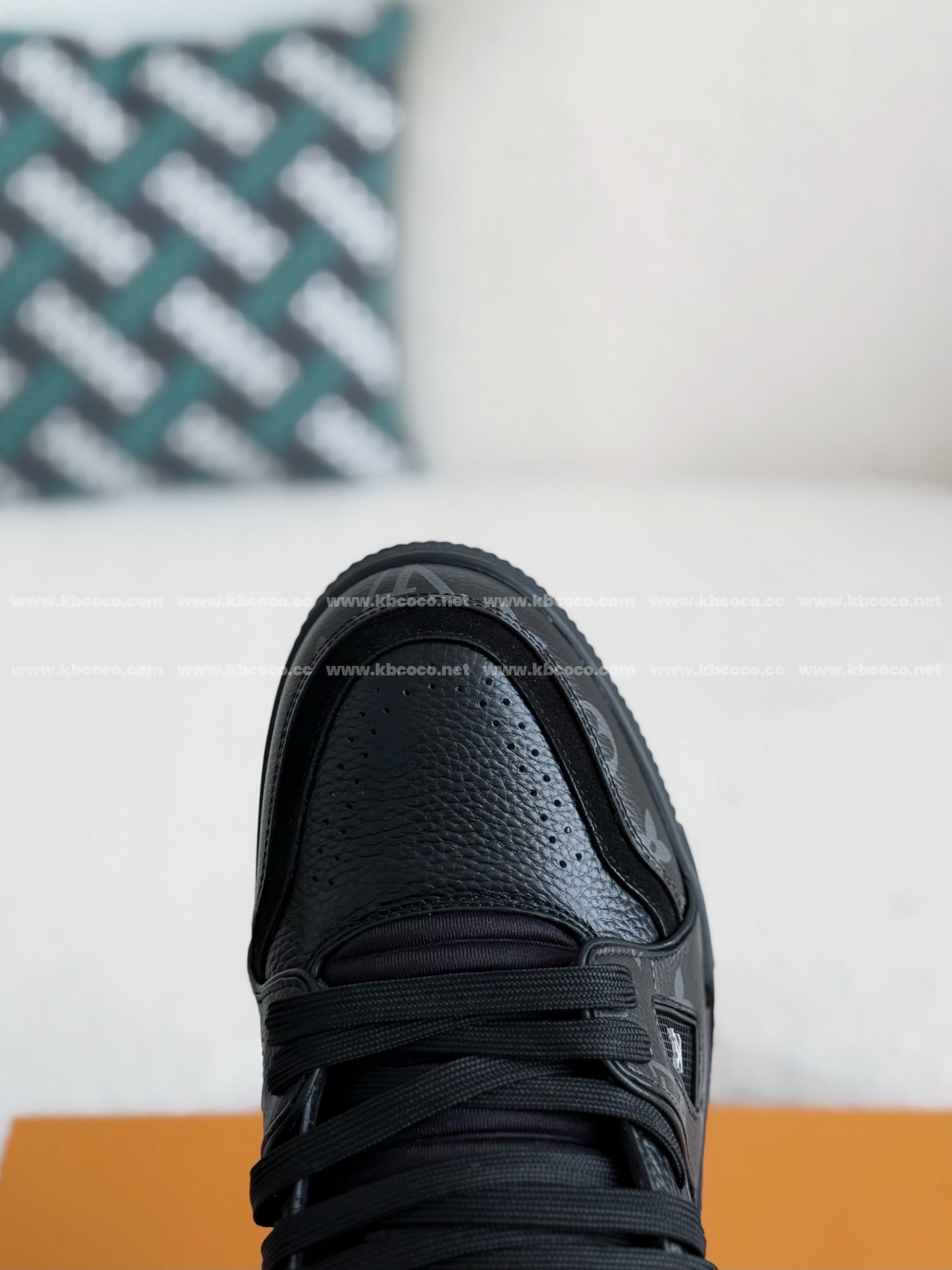 【#4102】LOUIS VUITTON TRAINER SNEAKERS