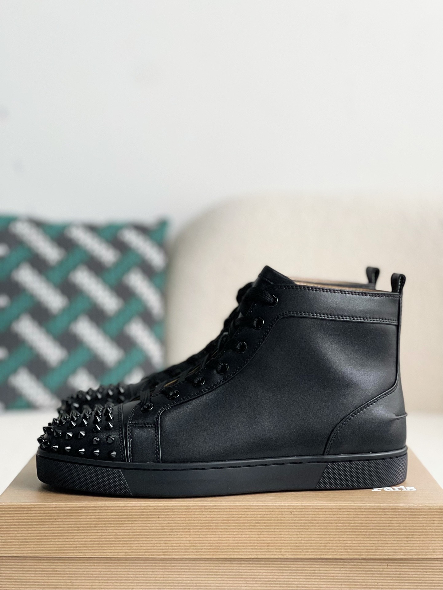 【#2464】Christian Louboutin Sneakers High