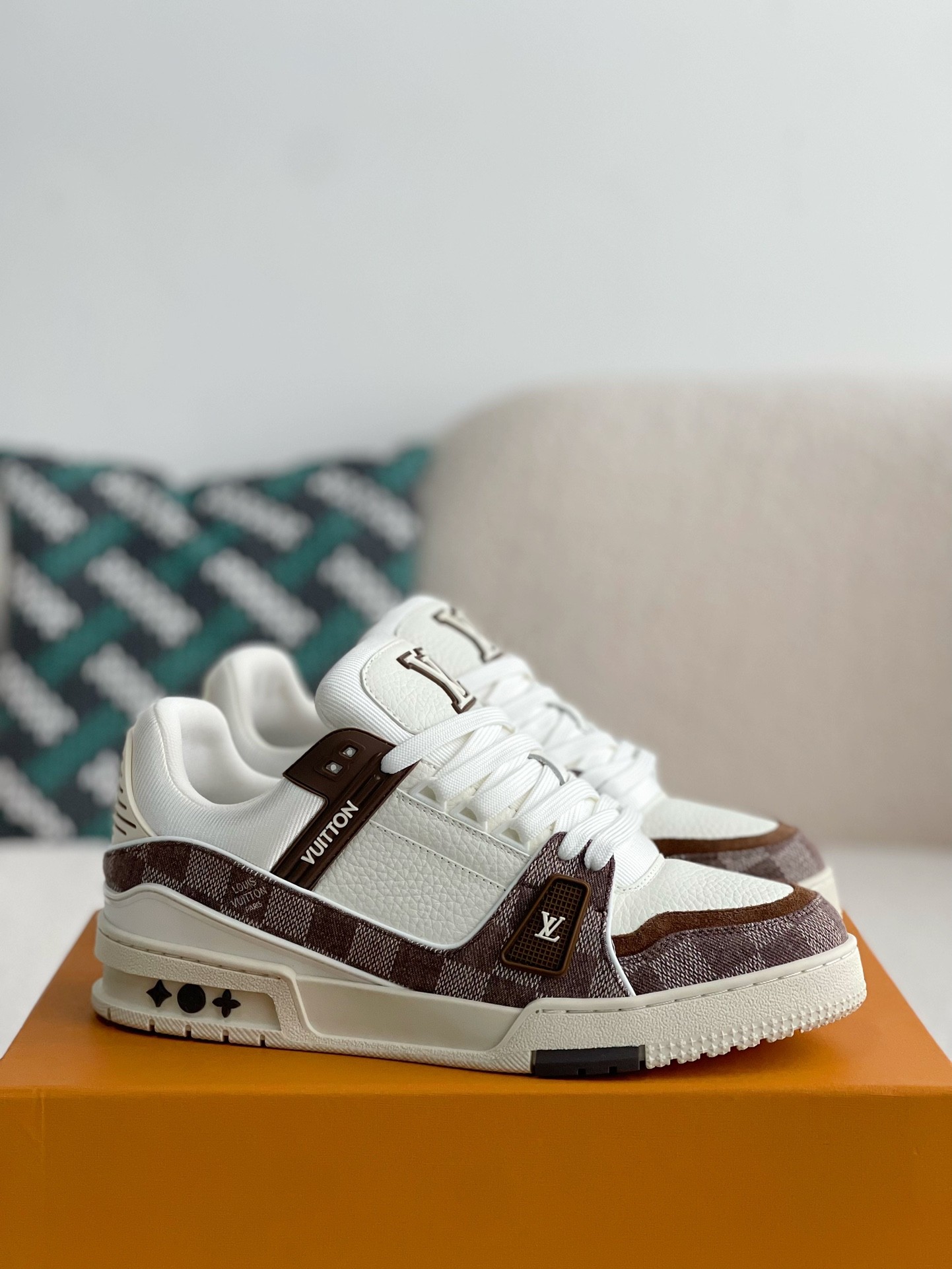 【#3135】LOUIS VUITTON TRAINER SNEAKERS