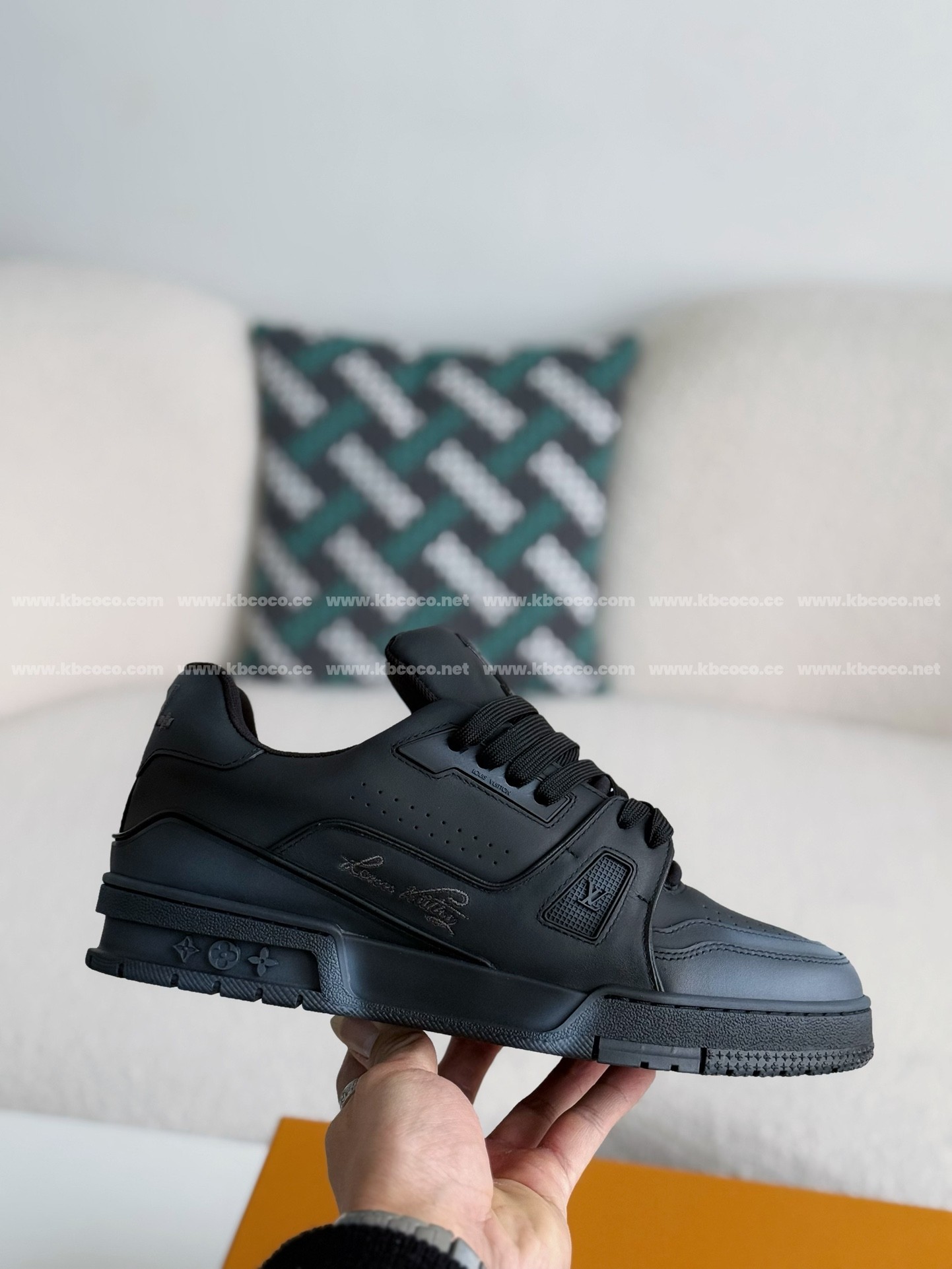 【#4011】 LOUIS VUITTON TRAINER SNEAKERS