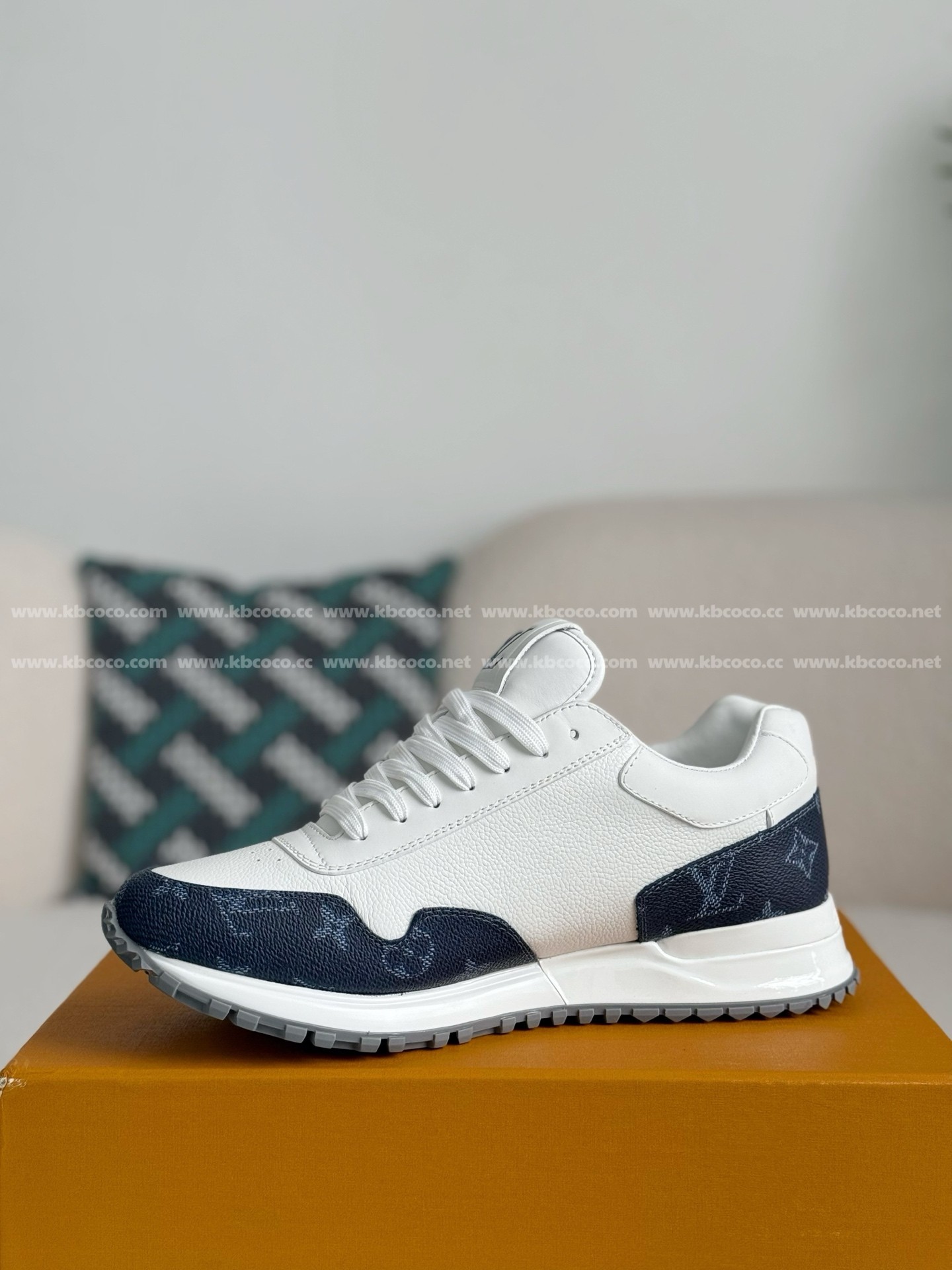 【#4679】 LOUIS VUITTON RUN AWAYCASUAL SHOES