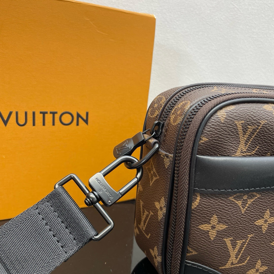 LOUIS VUITTON Alpha Crossbody bag/top quality M46955