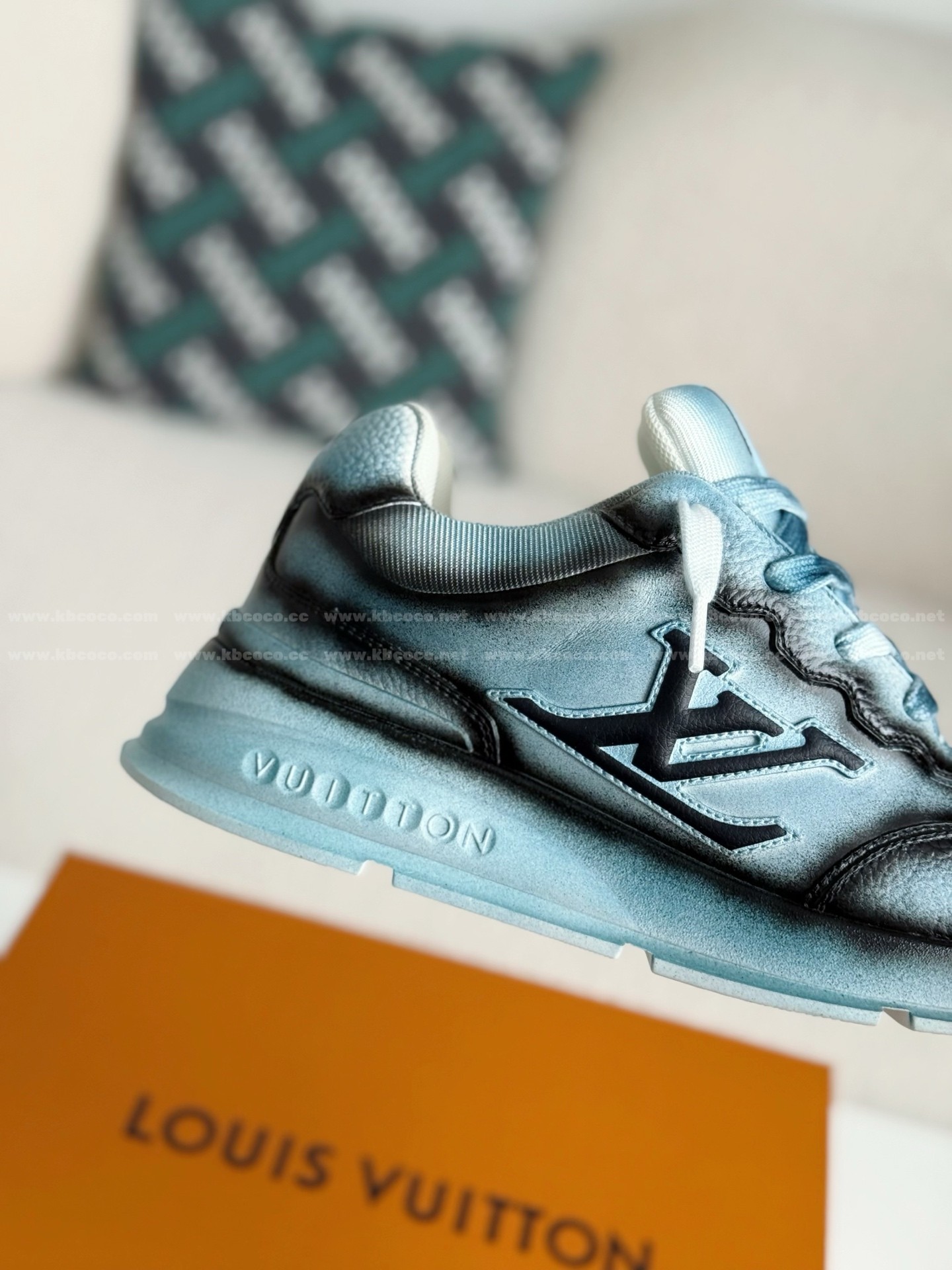 【#5861】 LOUIS VUITTON CLASSIC CASUAL SHOES