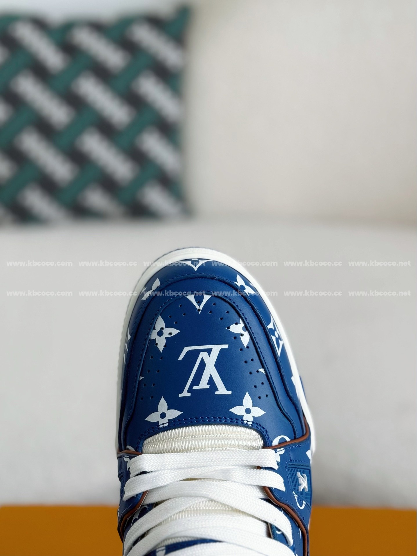 【#4033】 LOUIS VUITTON TRAINER SNEAKERS