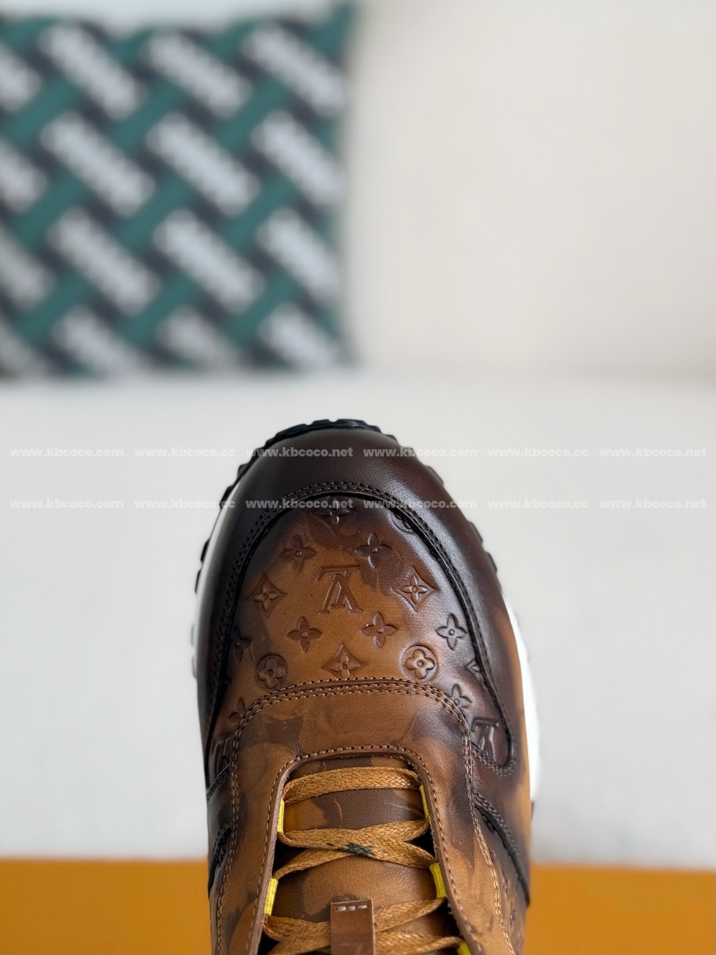 【#4053】 LOUIS VUITTON LEATHER LOW-TOP SHOES