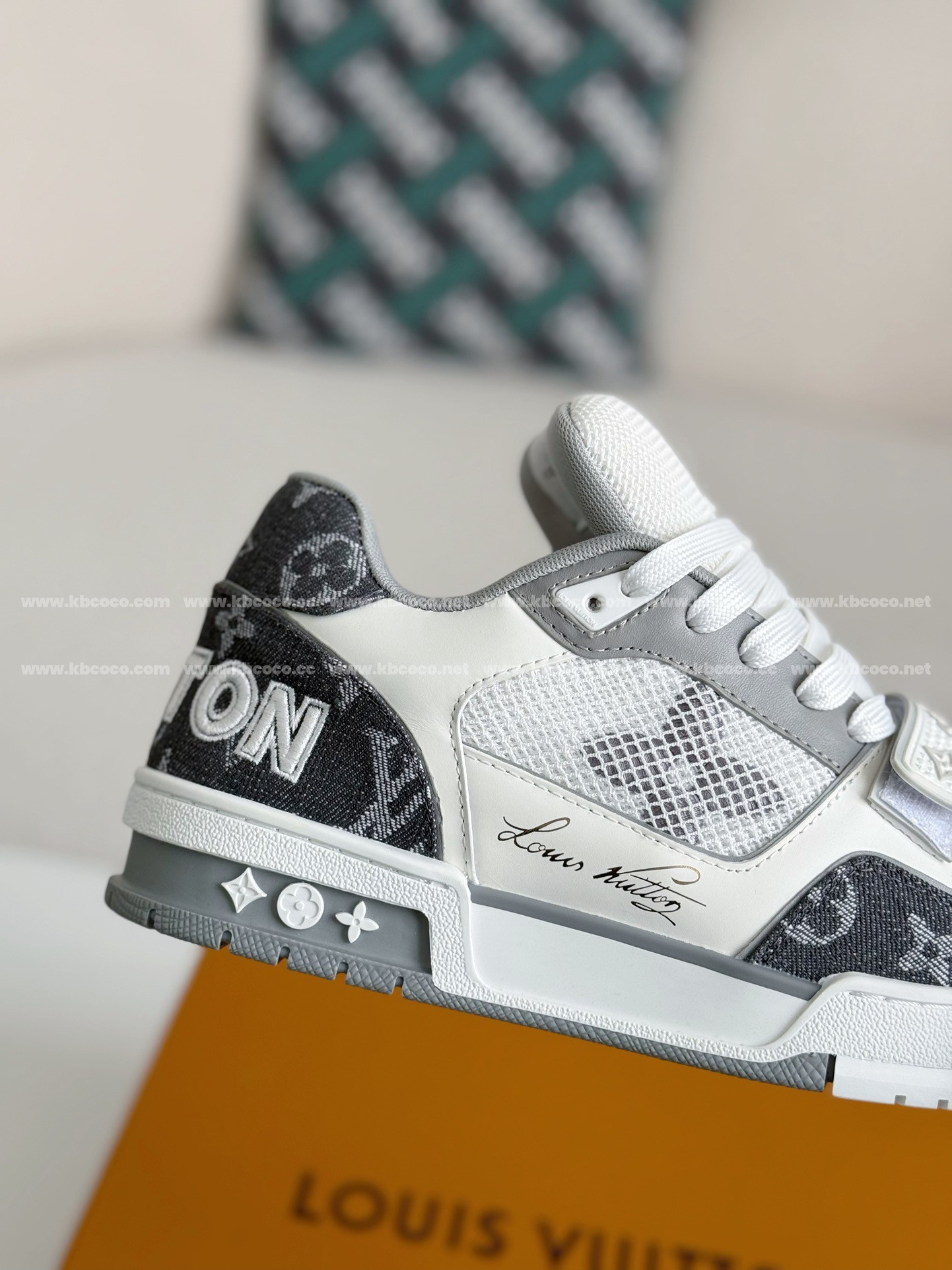 【#3944】 LOUIS VUITTON TRAINER SNEAKERS