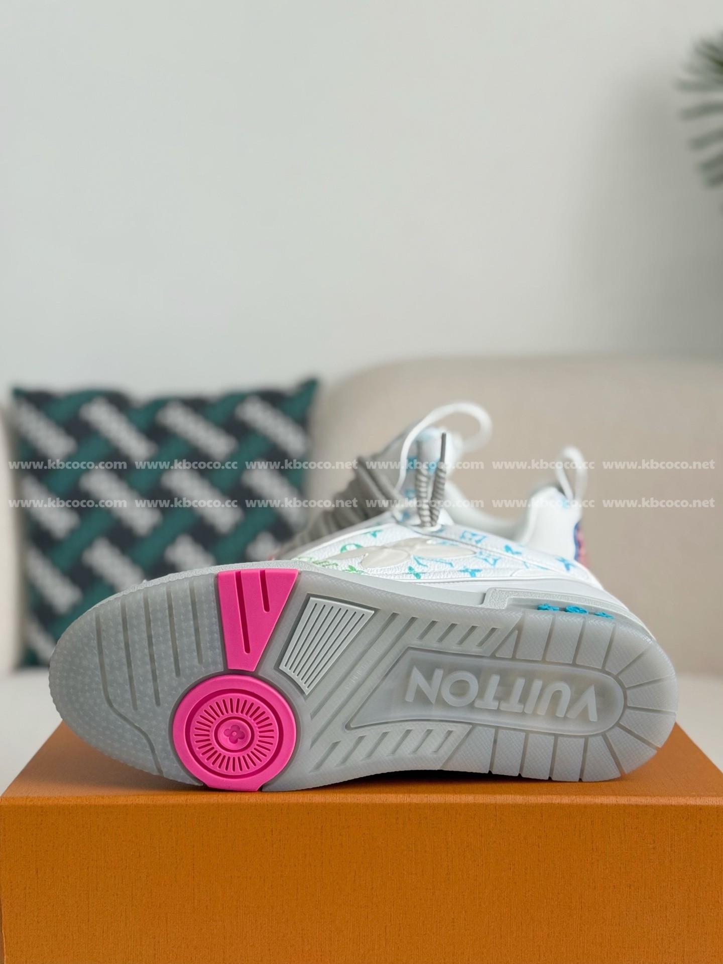 【#5284】LOUIS VUITTON RUNNER TATIC SNEAKERS