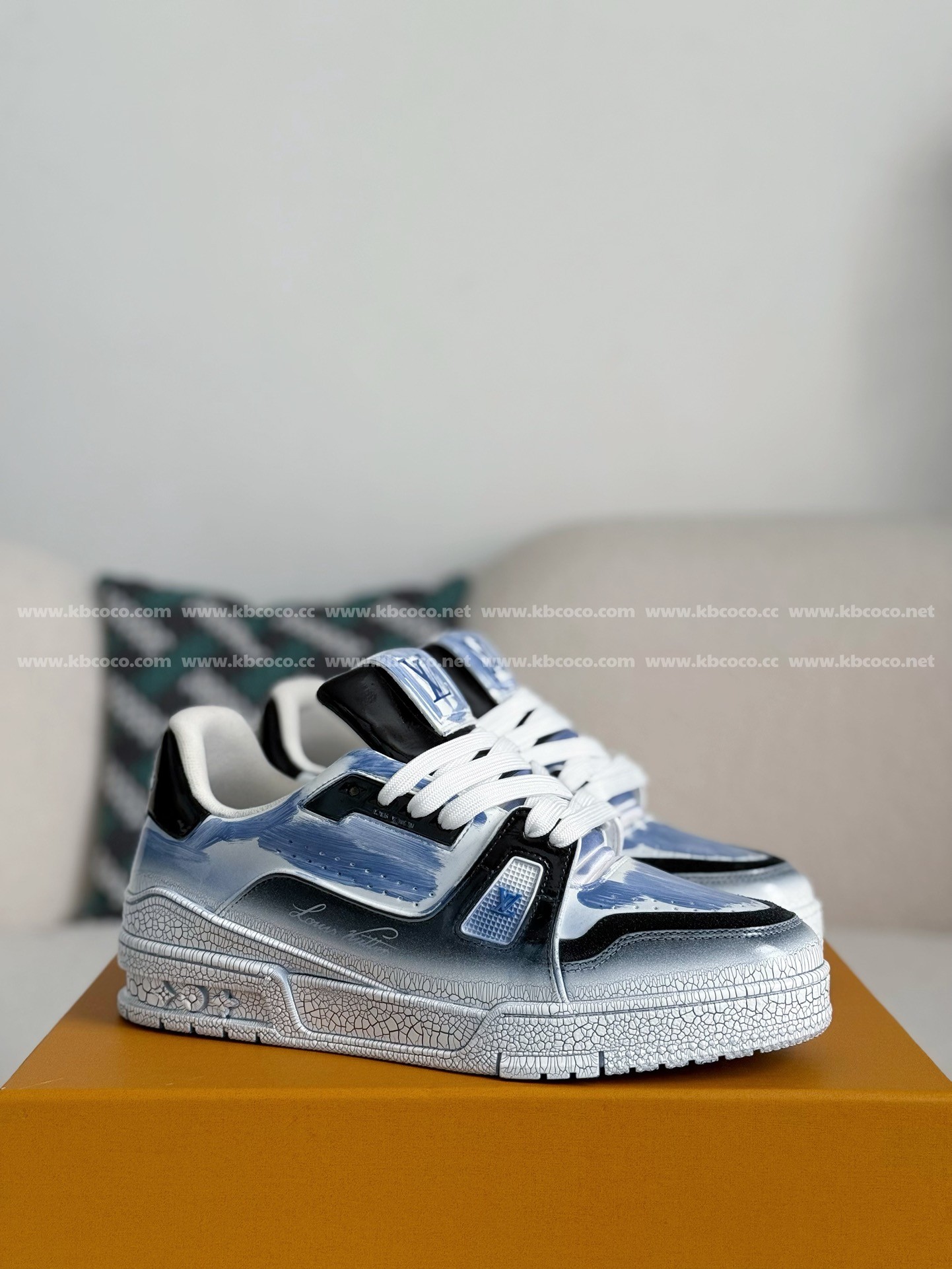 【#4492】 LOUIS VUITTON TRAINER SNEAKERS