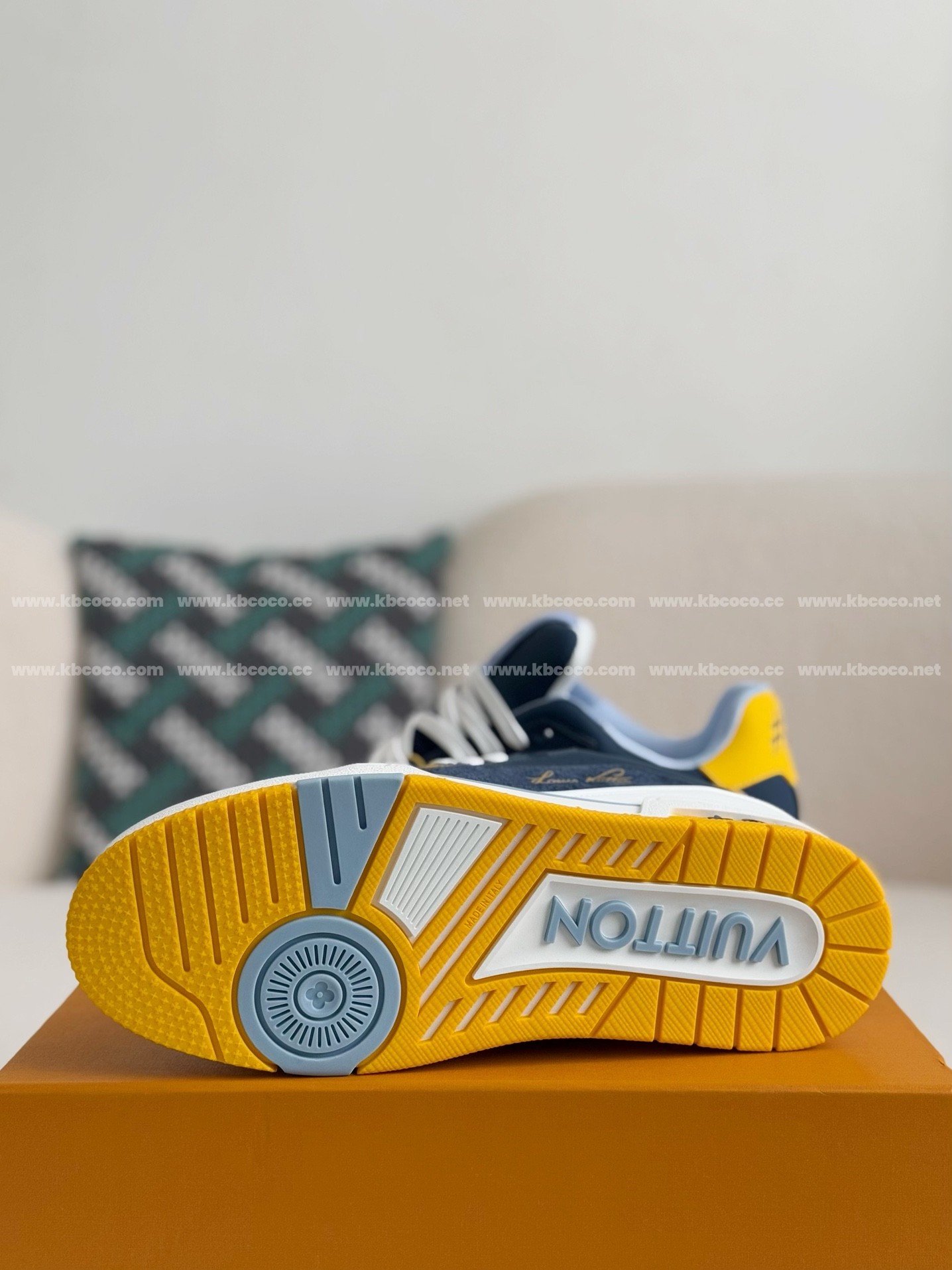 【#3992】 LOUIS VUITTON TRAINER SNEAKERS