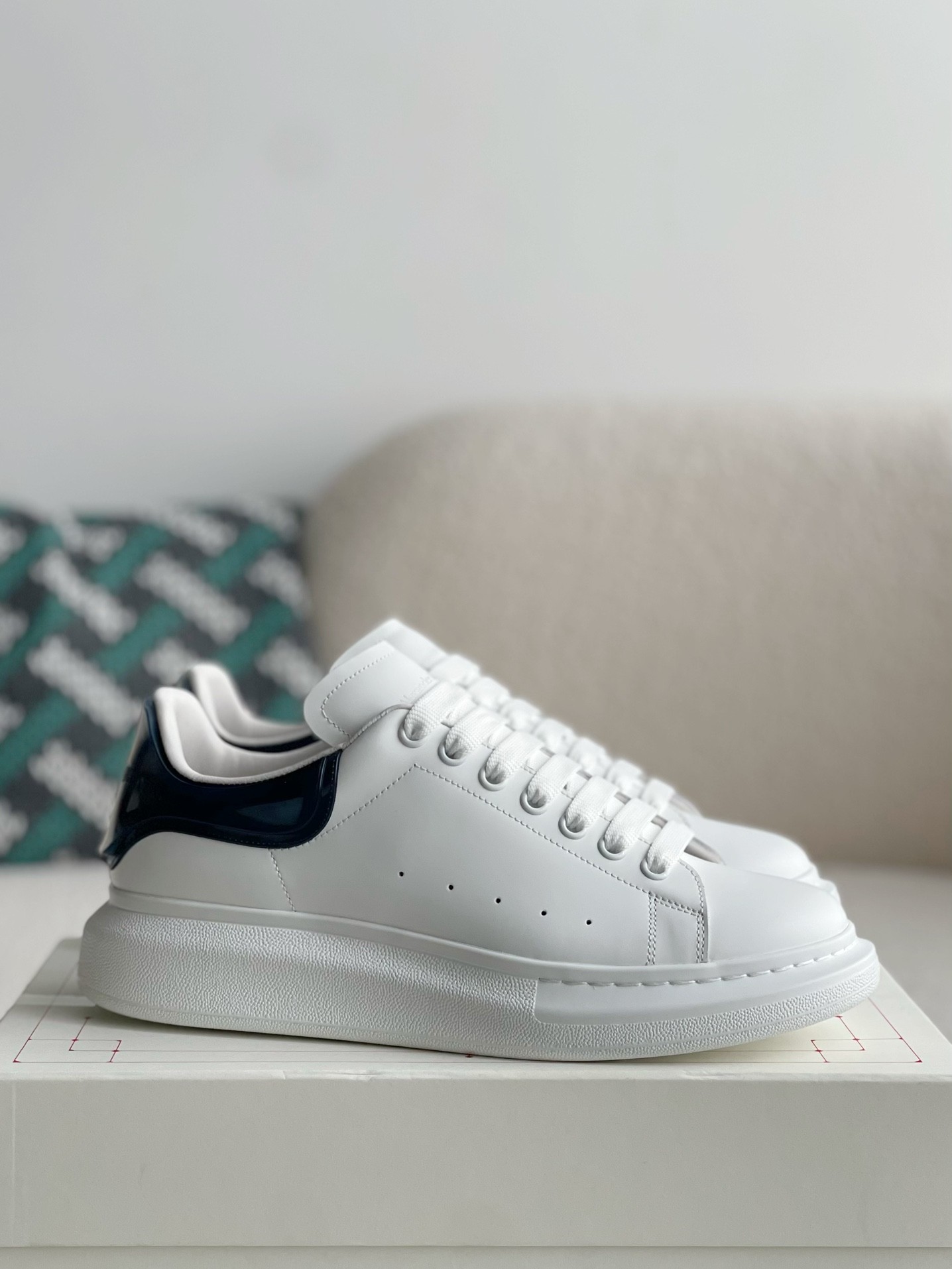 Alexander McQueen MQ jelly Dark BlueTail Sneakers