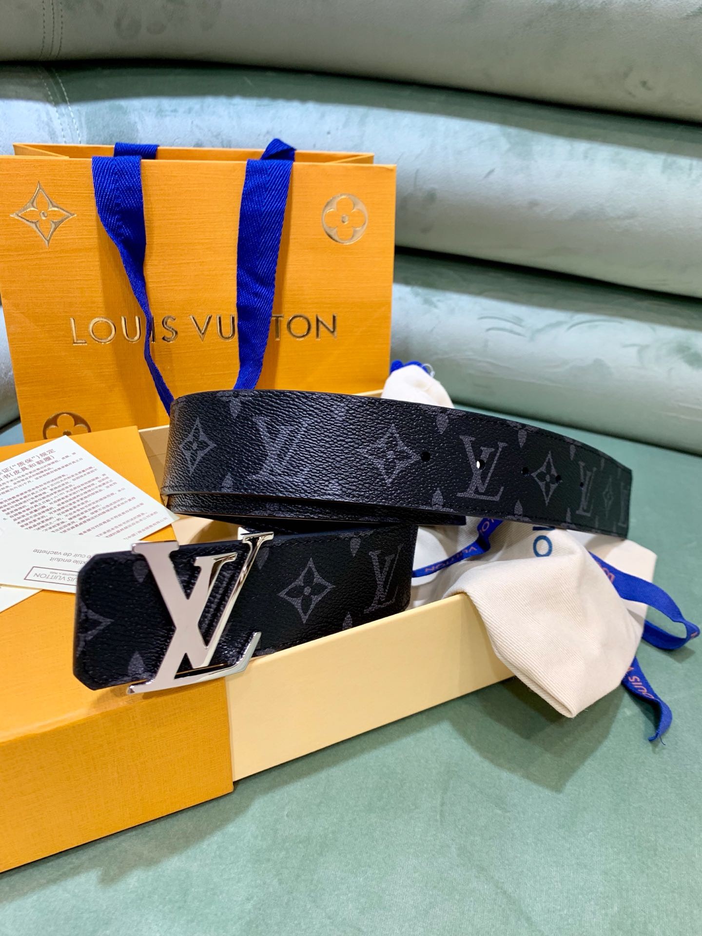 【#1318】 Louis Vuitton LV men's belt lNITIALES M9043T