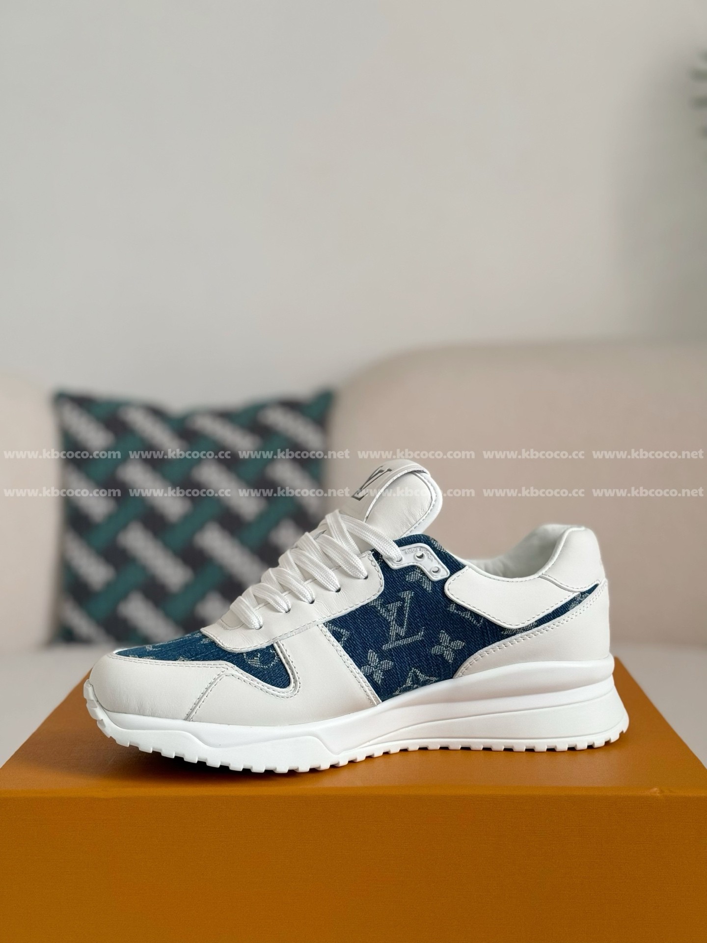 【#4672】 LOUIS VUITTON RUN AWAYCASUAL SHOES