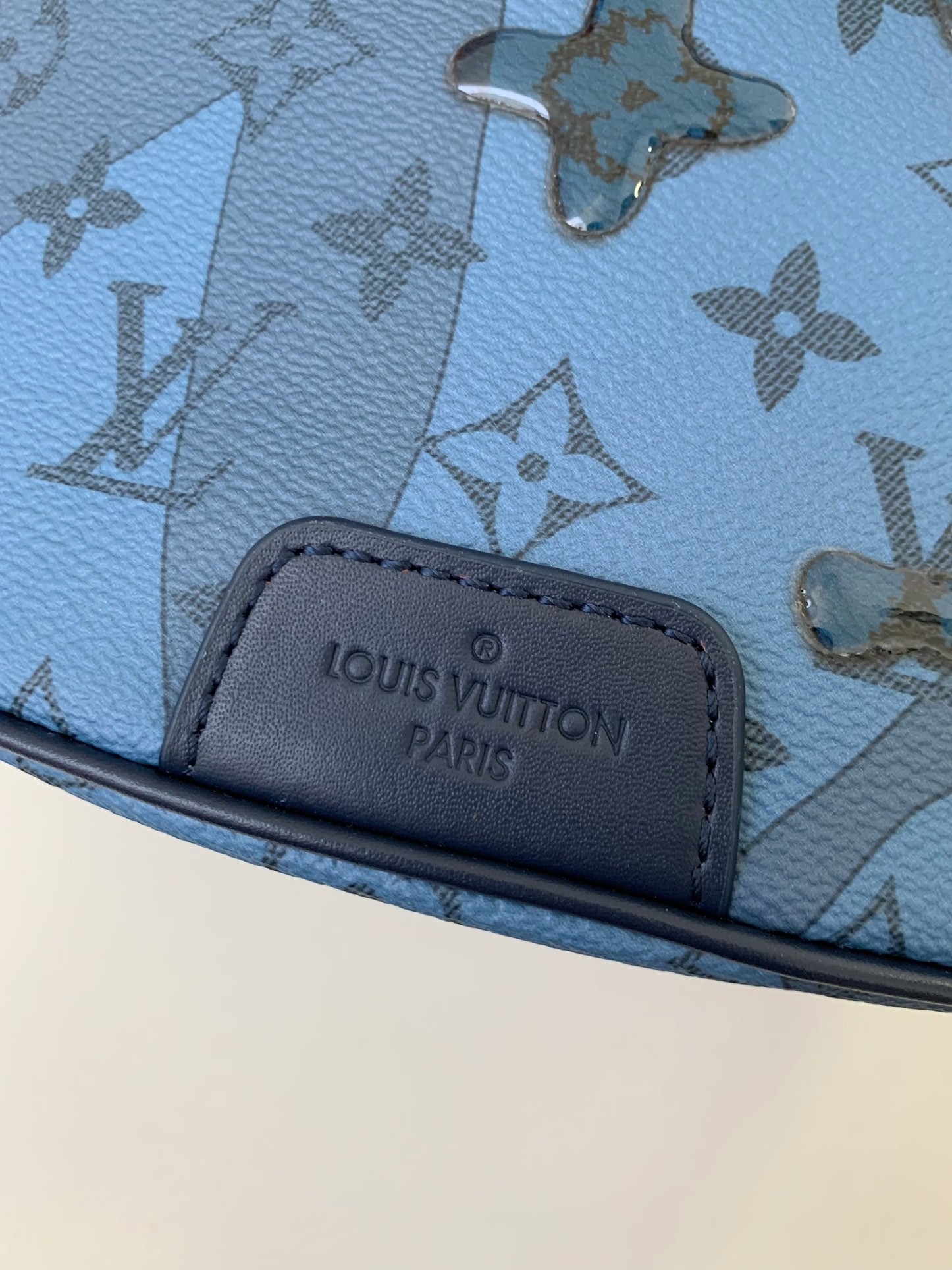 Louis Vuitton 2023 New DISCOVERY Droplet Blue Waistpack M22576