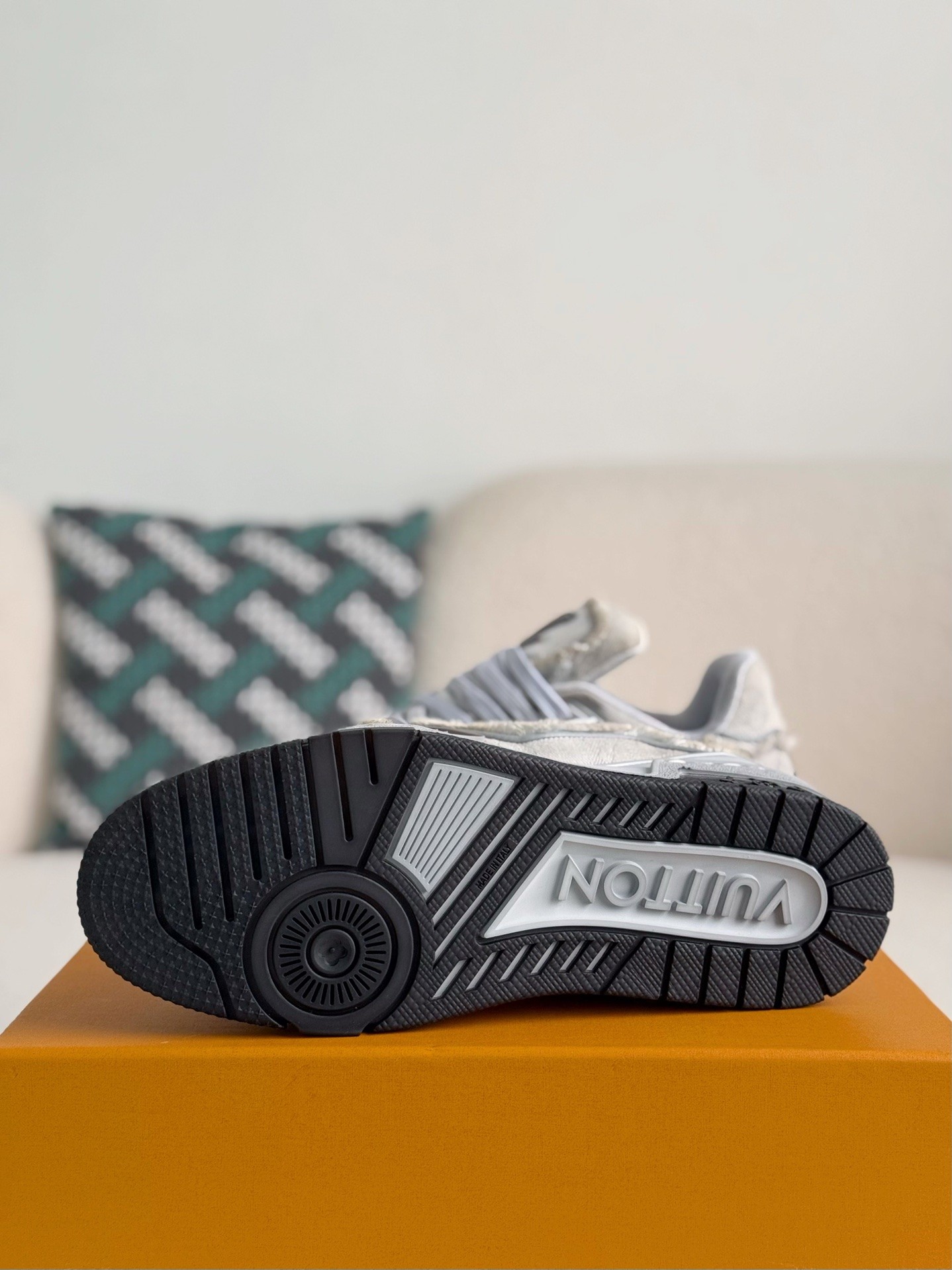 [#3917]LOUIS VUITTON TRAINER SNEAKERS