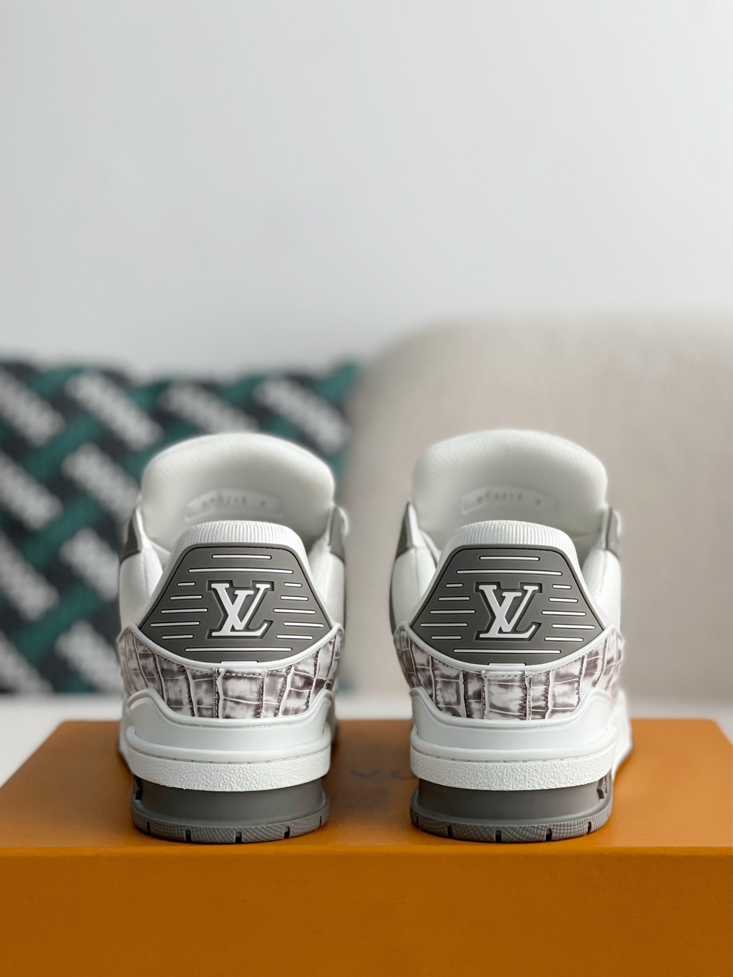 [#3368」 LOUIS VUITTON TRAINER SNEAKERS