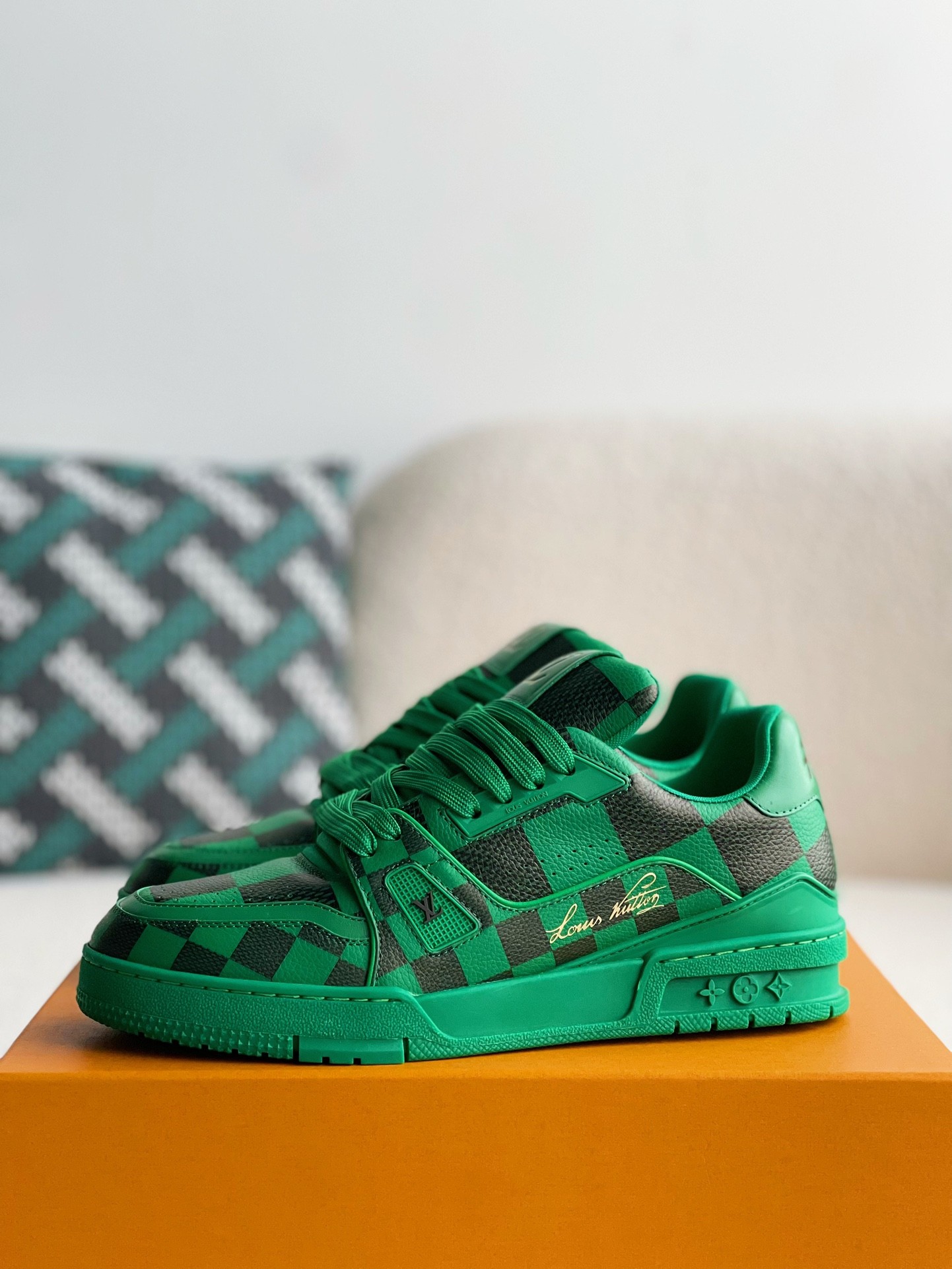 LOUIS VUITTON SNEAKERS