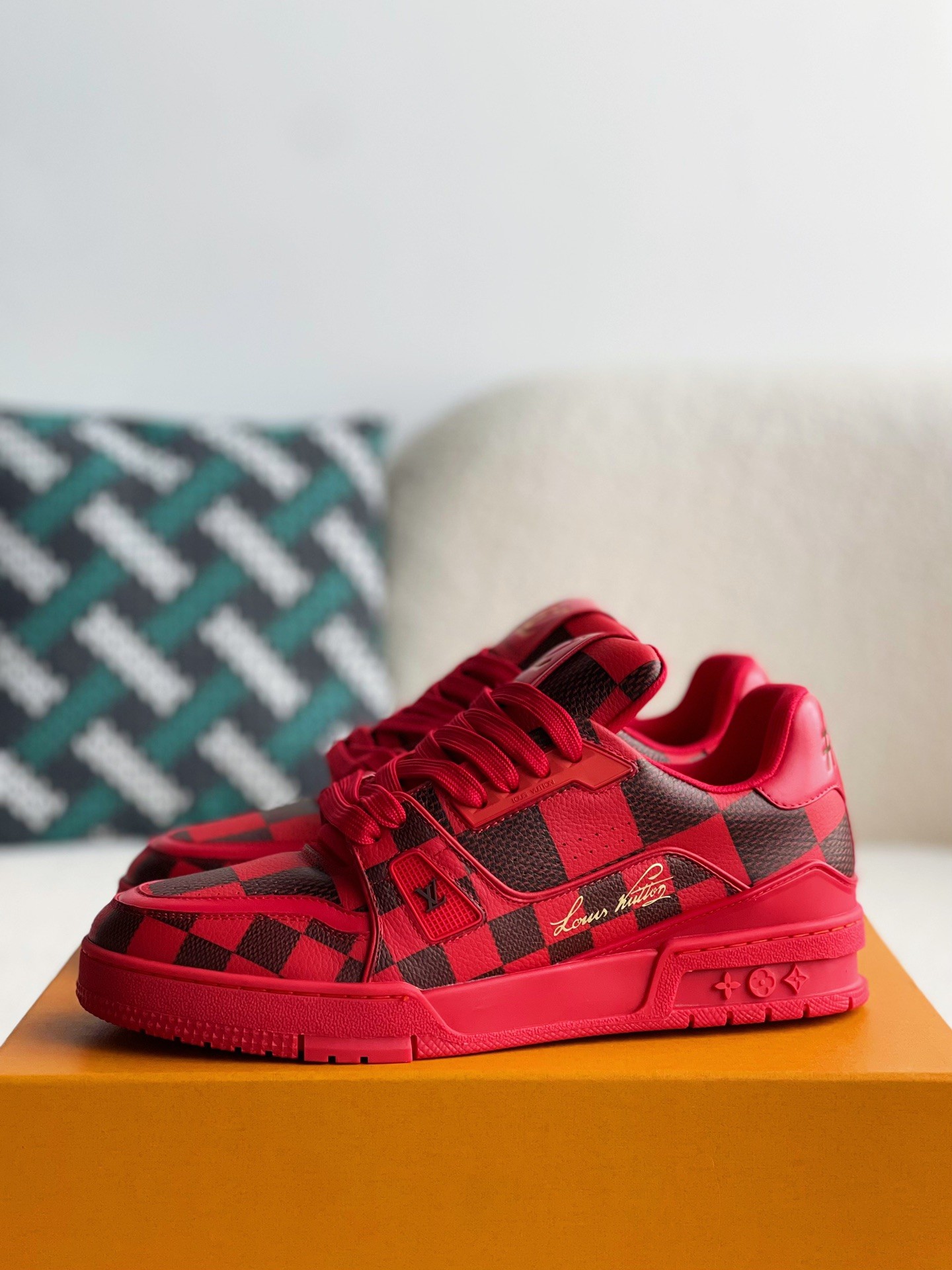 LOUIS VUITTON SNEAKERS