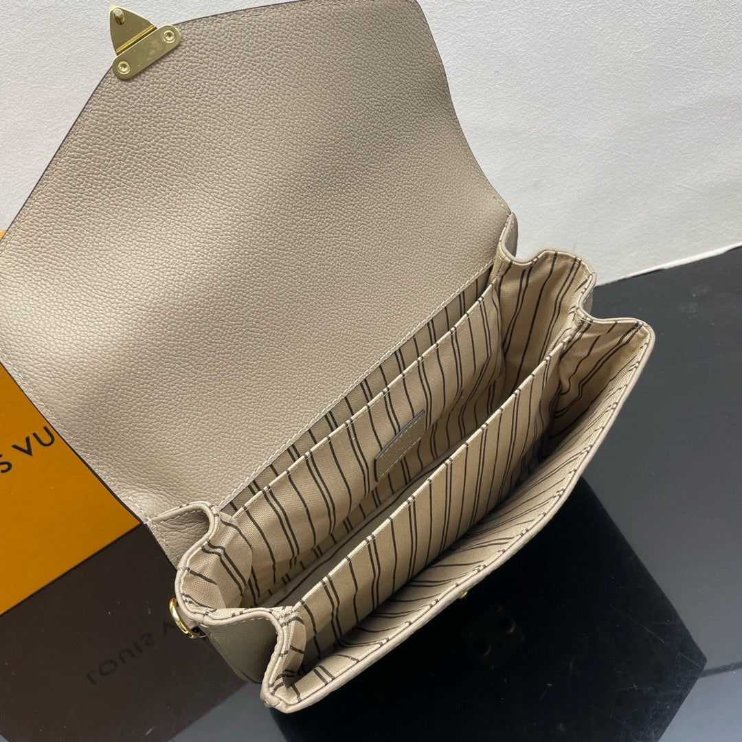 LOUIS VUITTON Pochette Metis Postman bag/top quality M47142