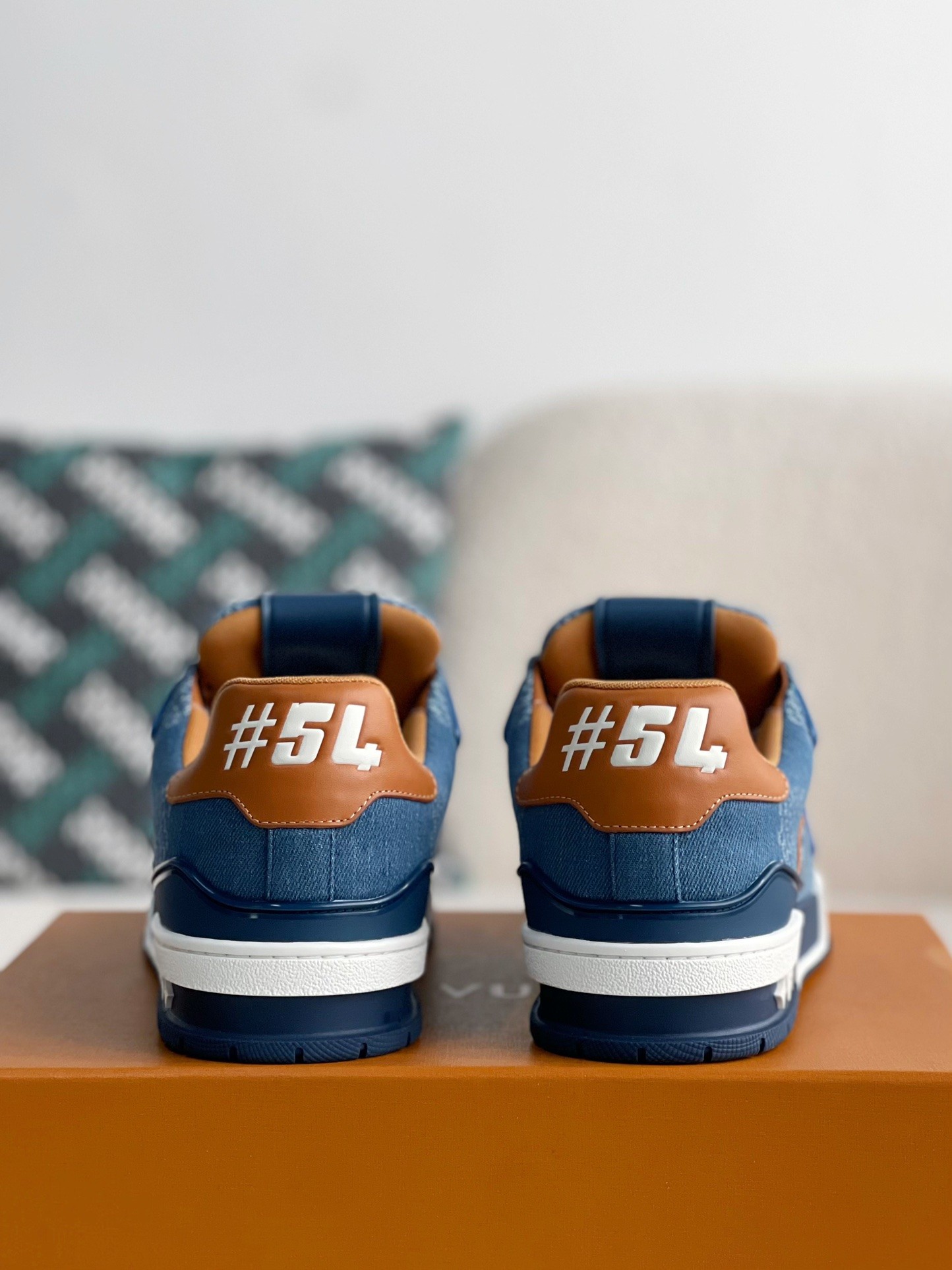 LOUIS VUITTON SNEAKERS