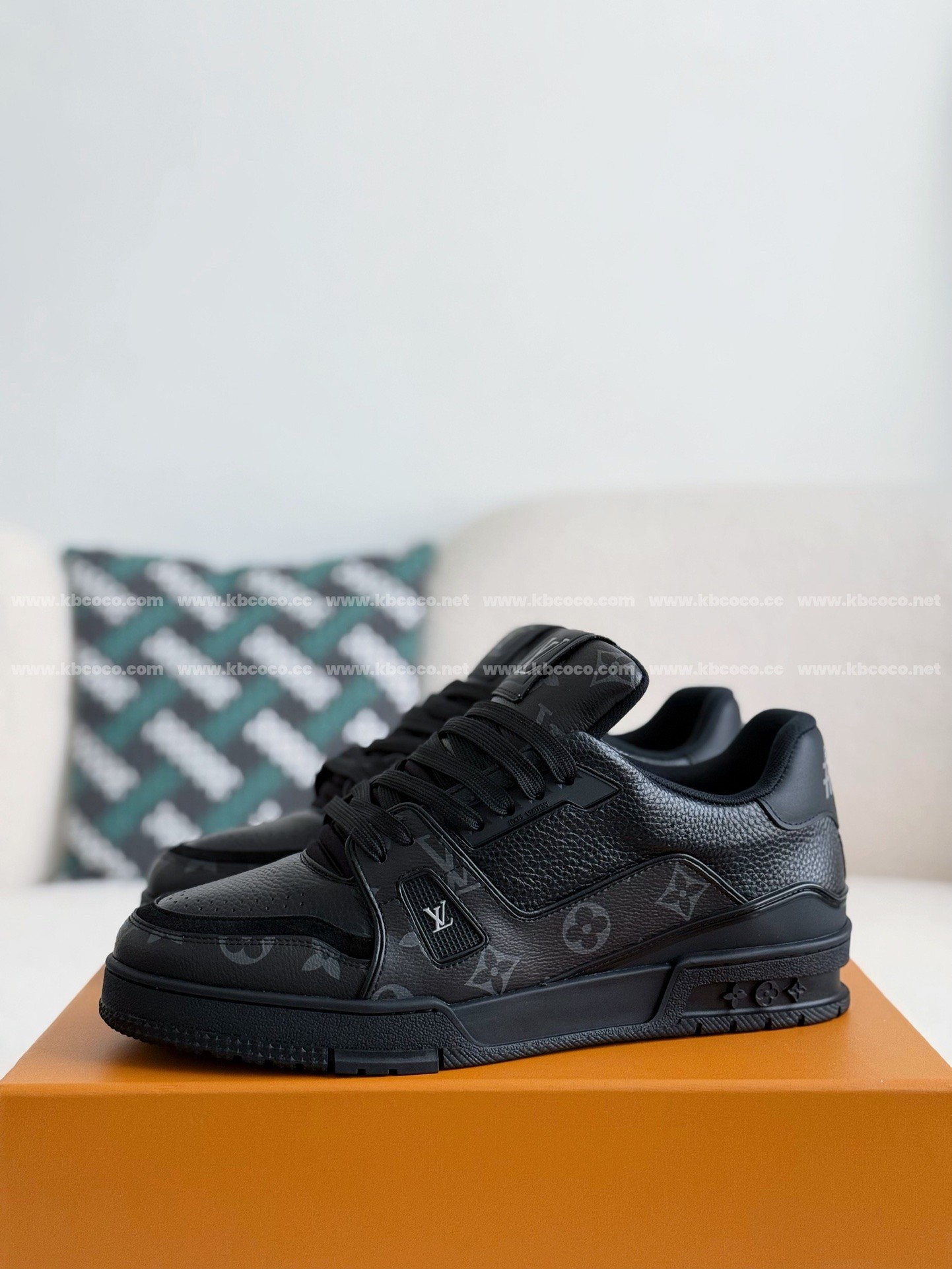 【#4102】LOUIS VUITTON TRAINER SNEAKERS