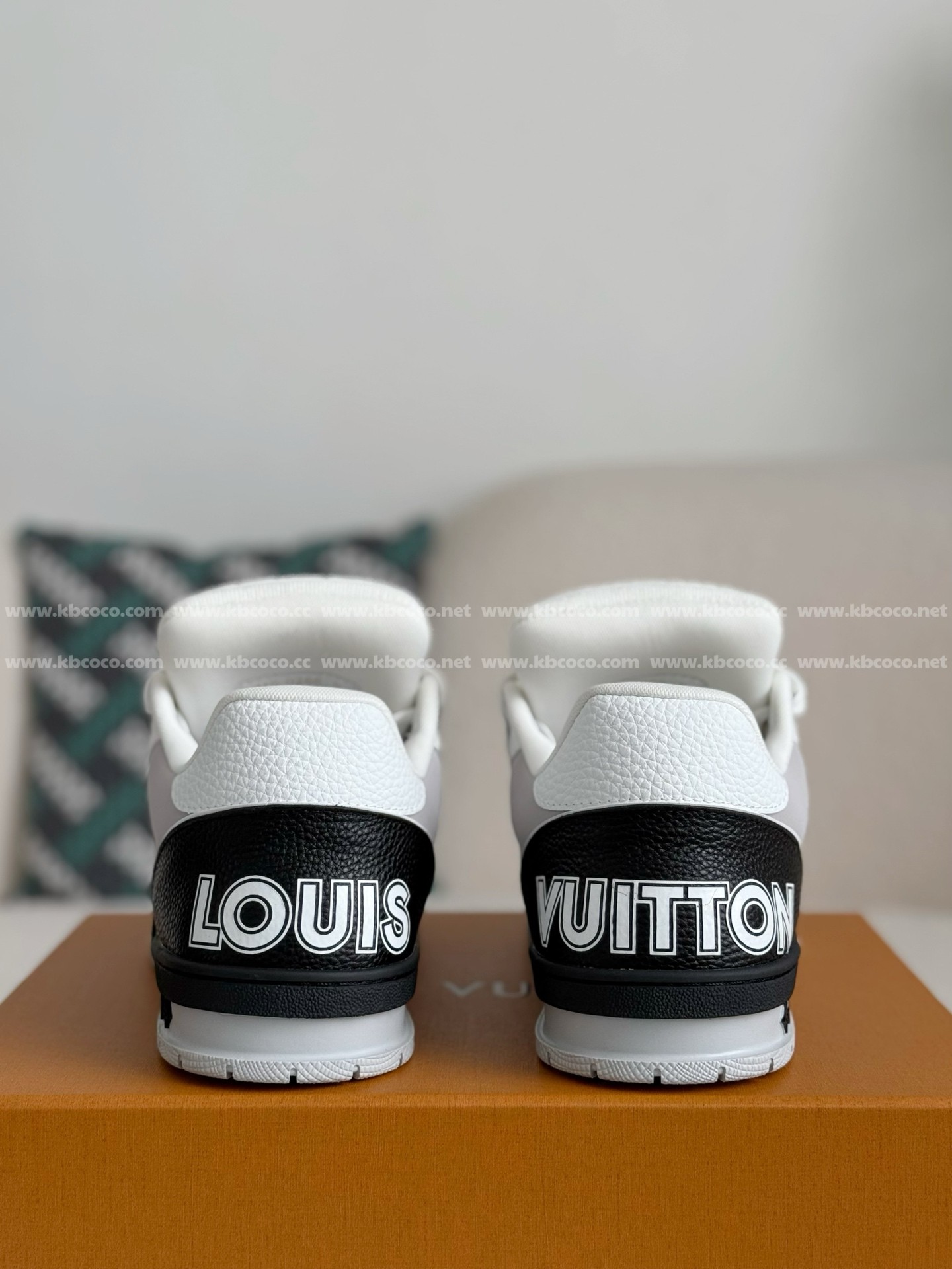 【#4634】 LOUIS VUITTON TRAINER SNEAKERS