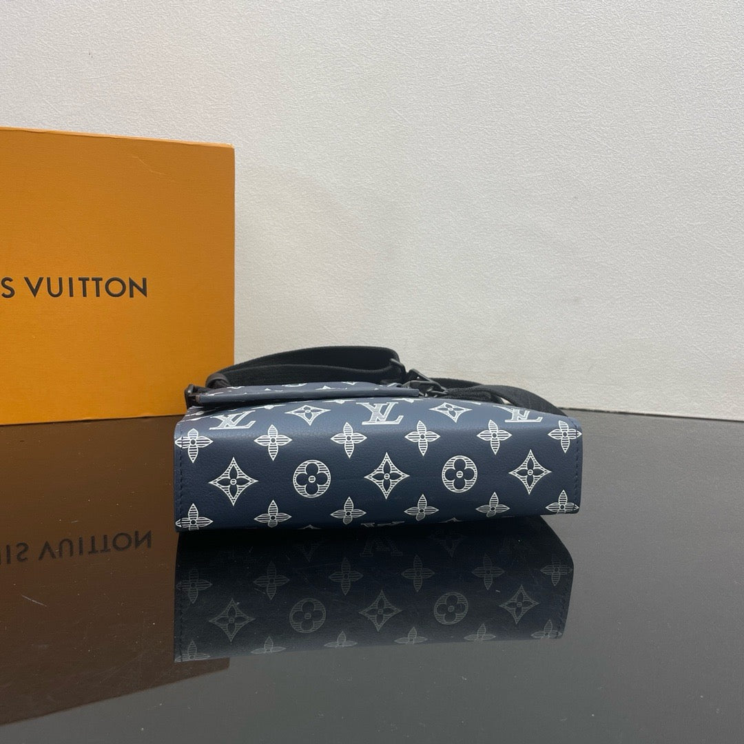 LOUIS VUITTON Gaston Postman bag/top quality M83384