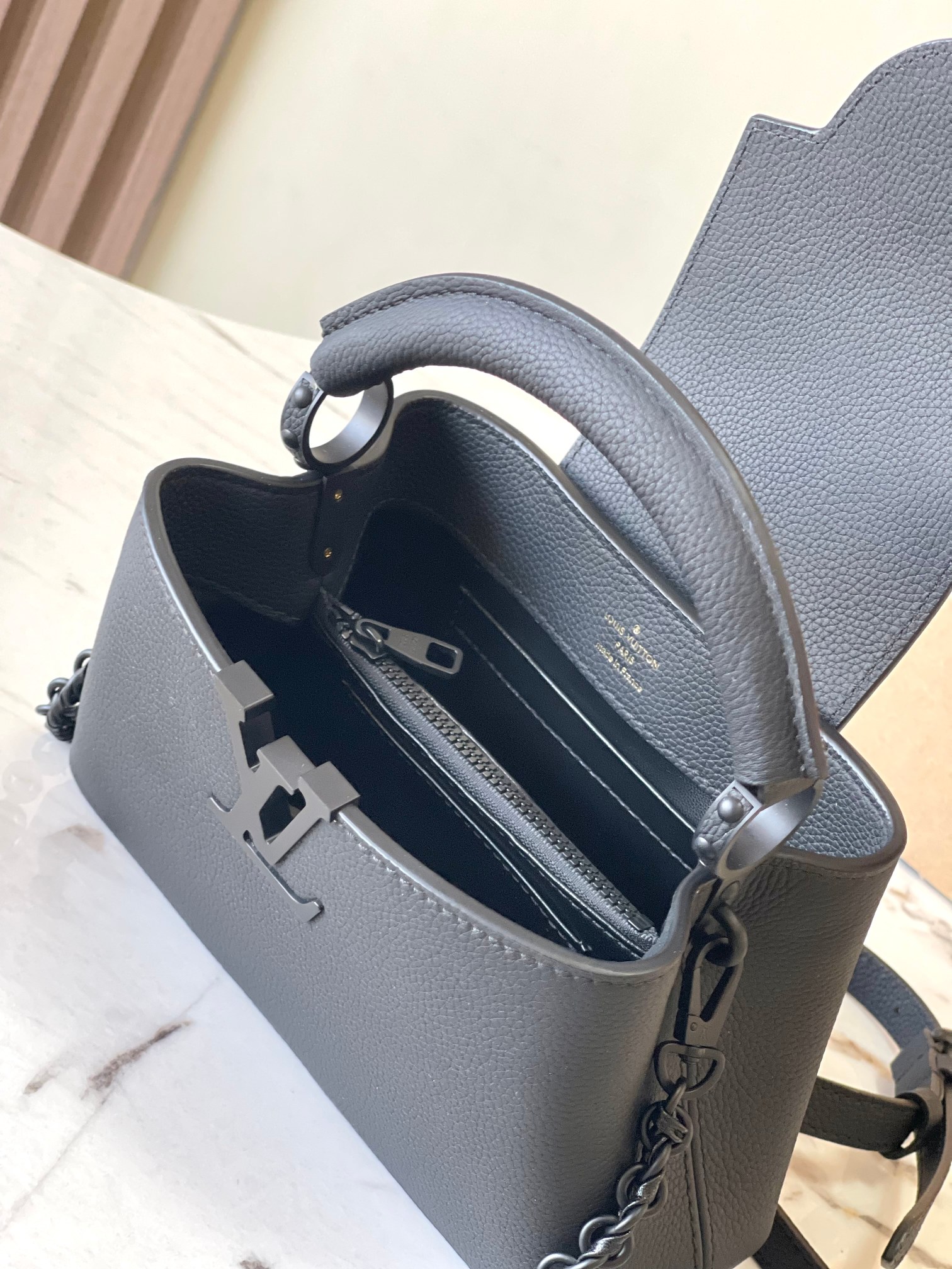 LOUIS VUITTON Capucines EAST WEST Handbag/Top Quality M23955