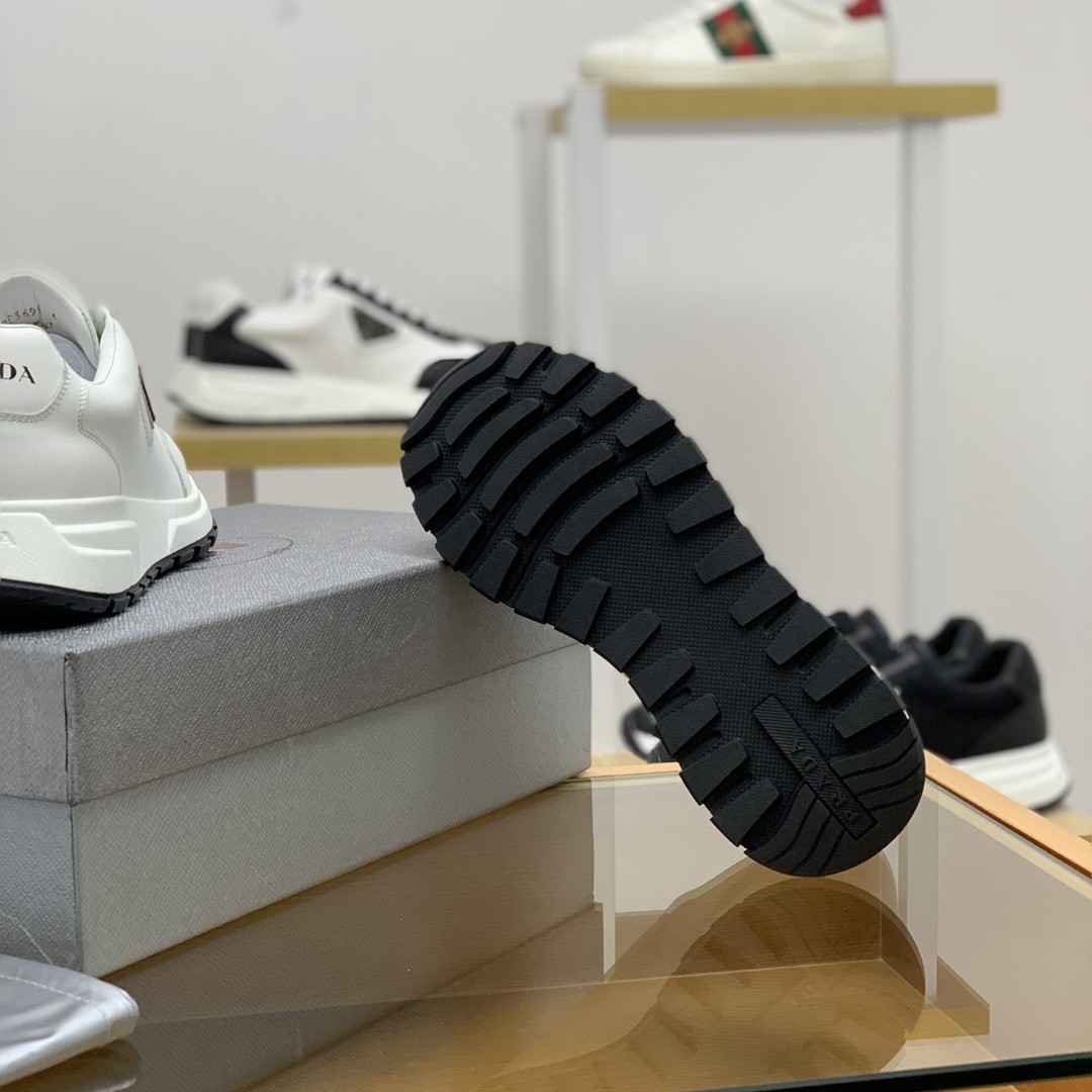 【#631】 Prada Sneakers