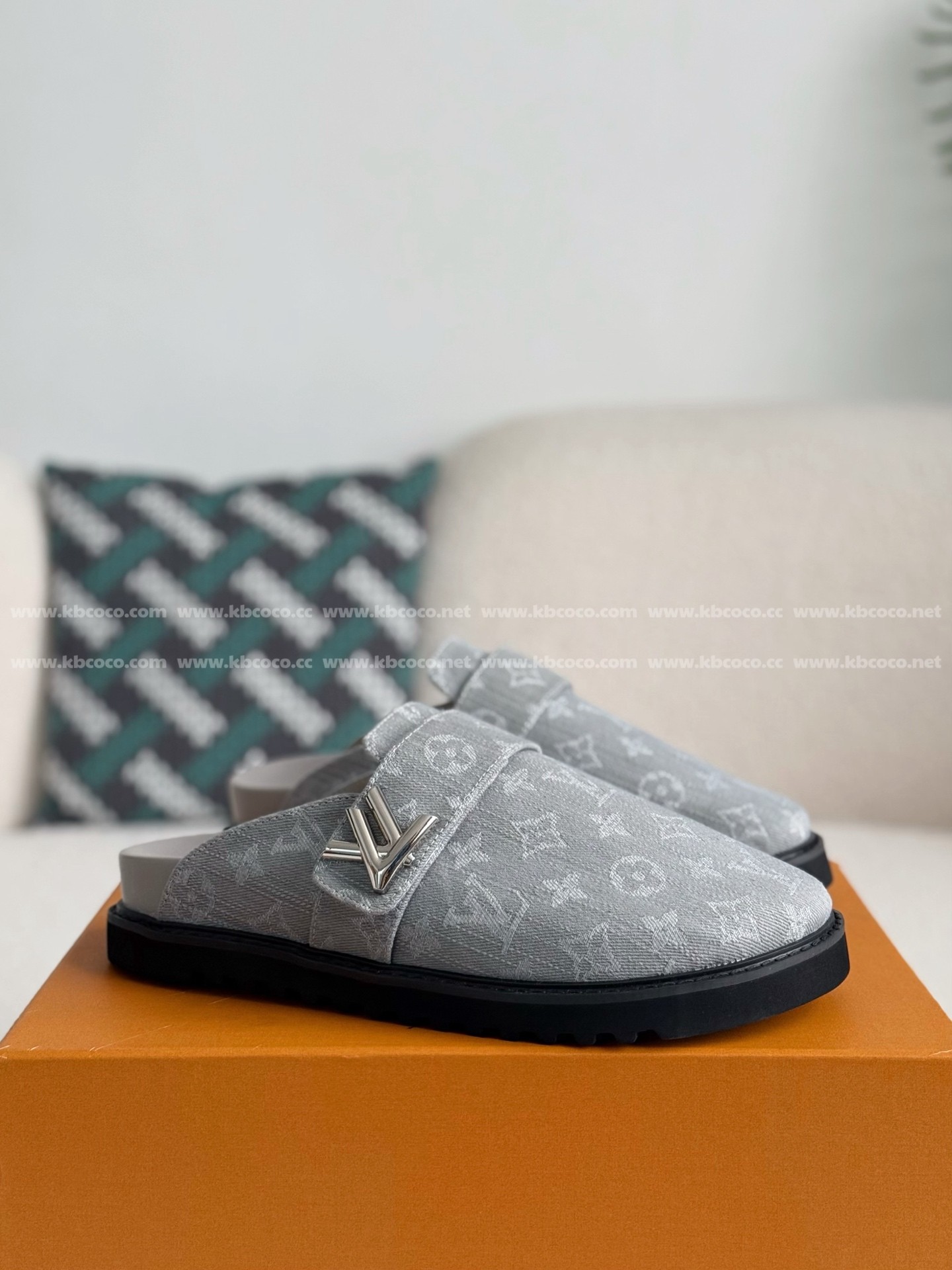 【#5225】 LOUIS VUITTON SANDALS