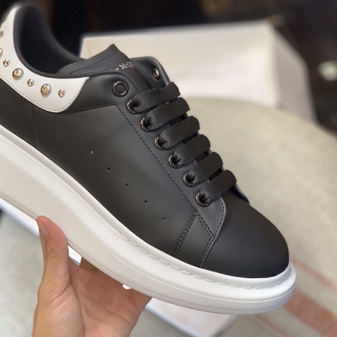 Alexander McQueen MQ Black Cross nail tail Sneakers