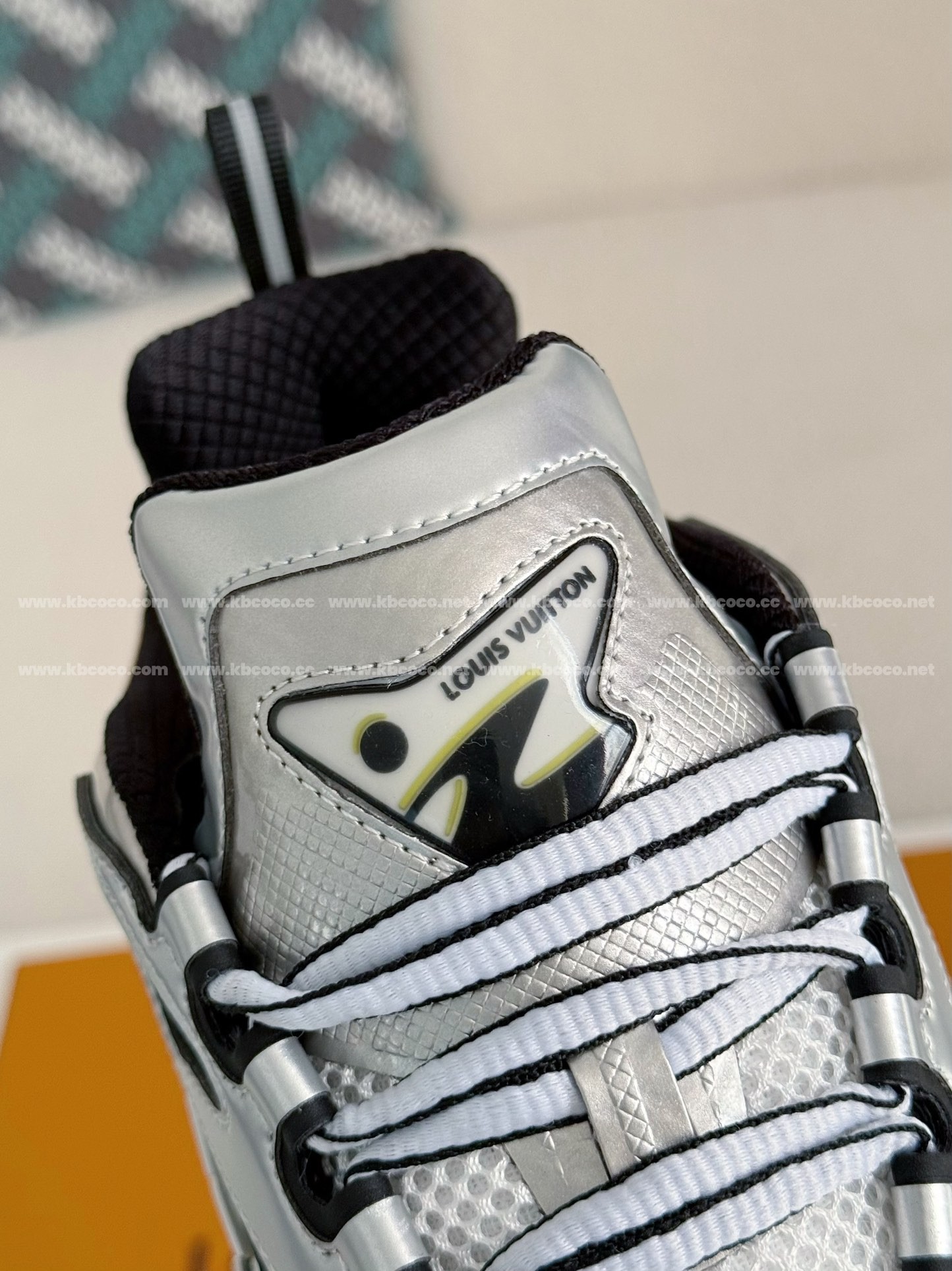 【#4189】 LOUIS VUITTON RUNNER SNEAKERS