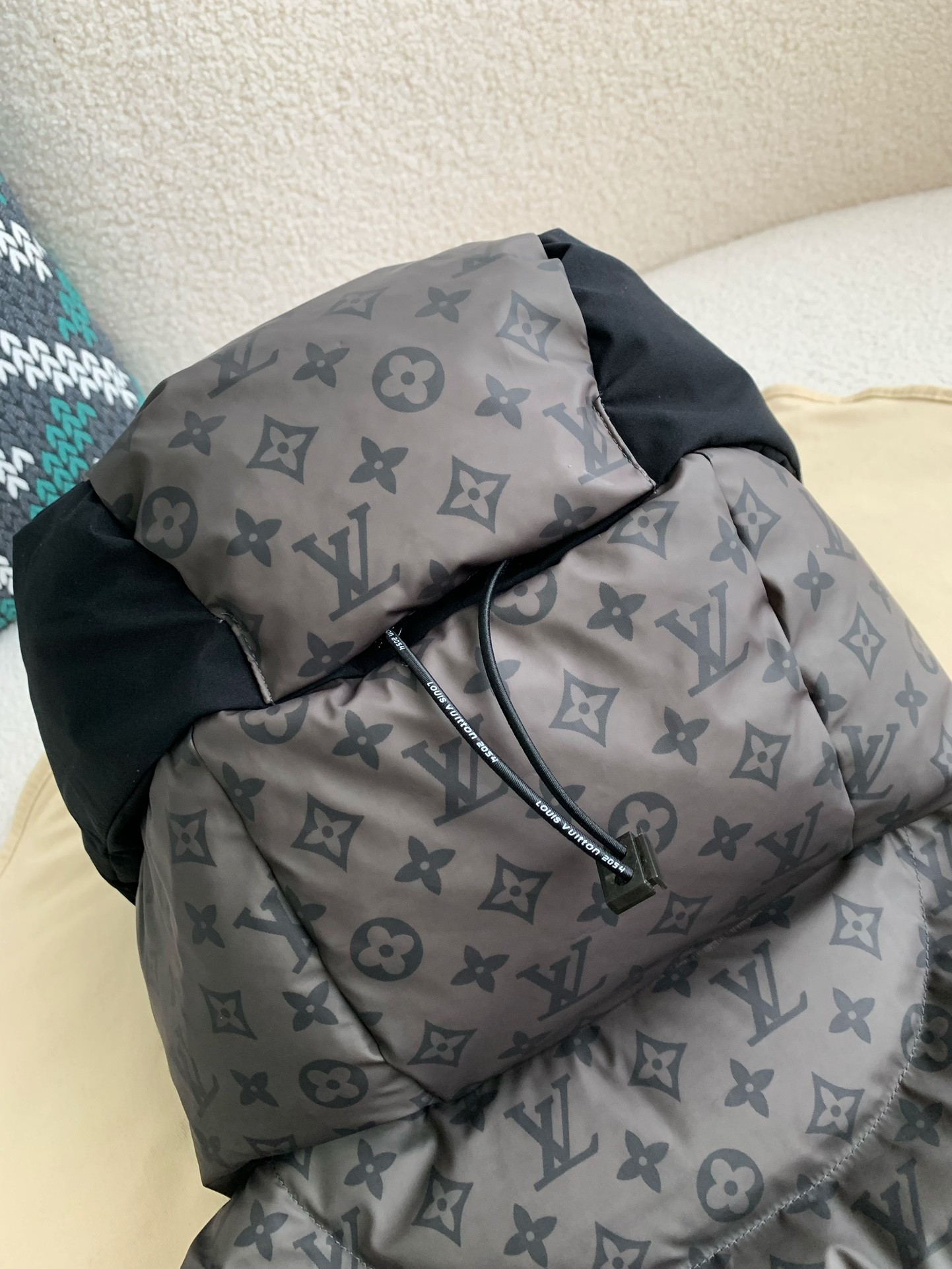 Louis Vuitton 24s warm color changingfabric men's down jacket