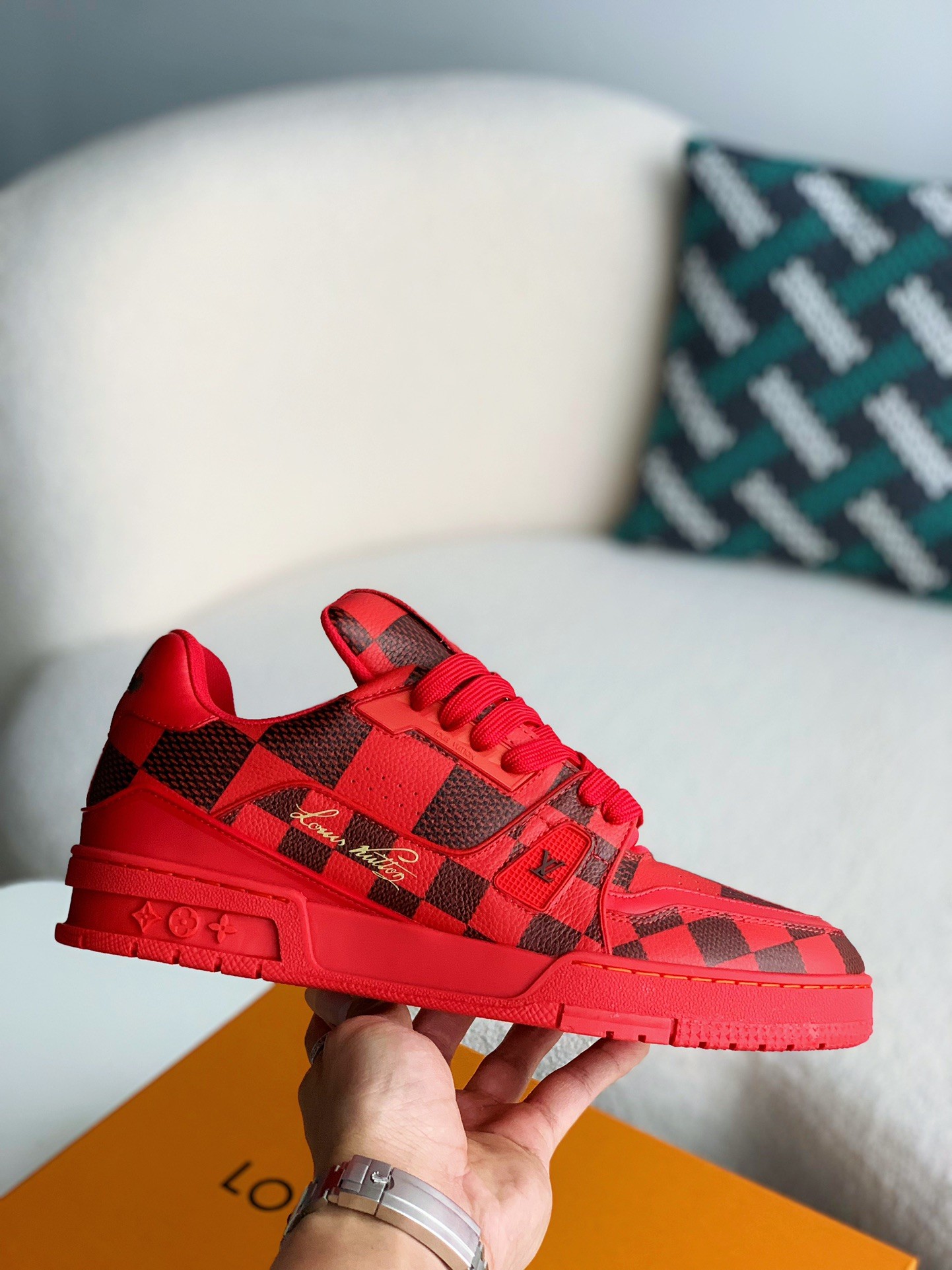 LOUIS VUITTON SNEAKERS